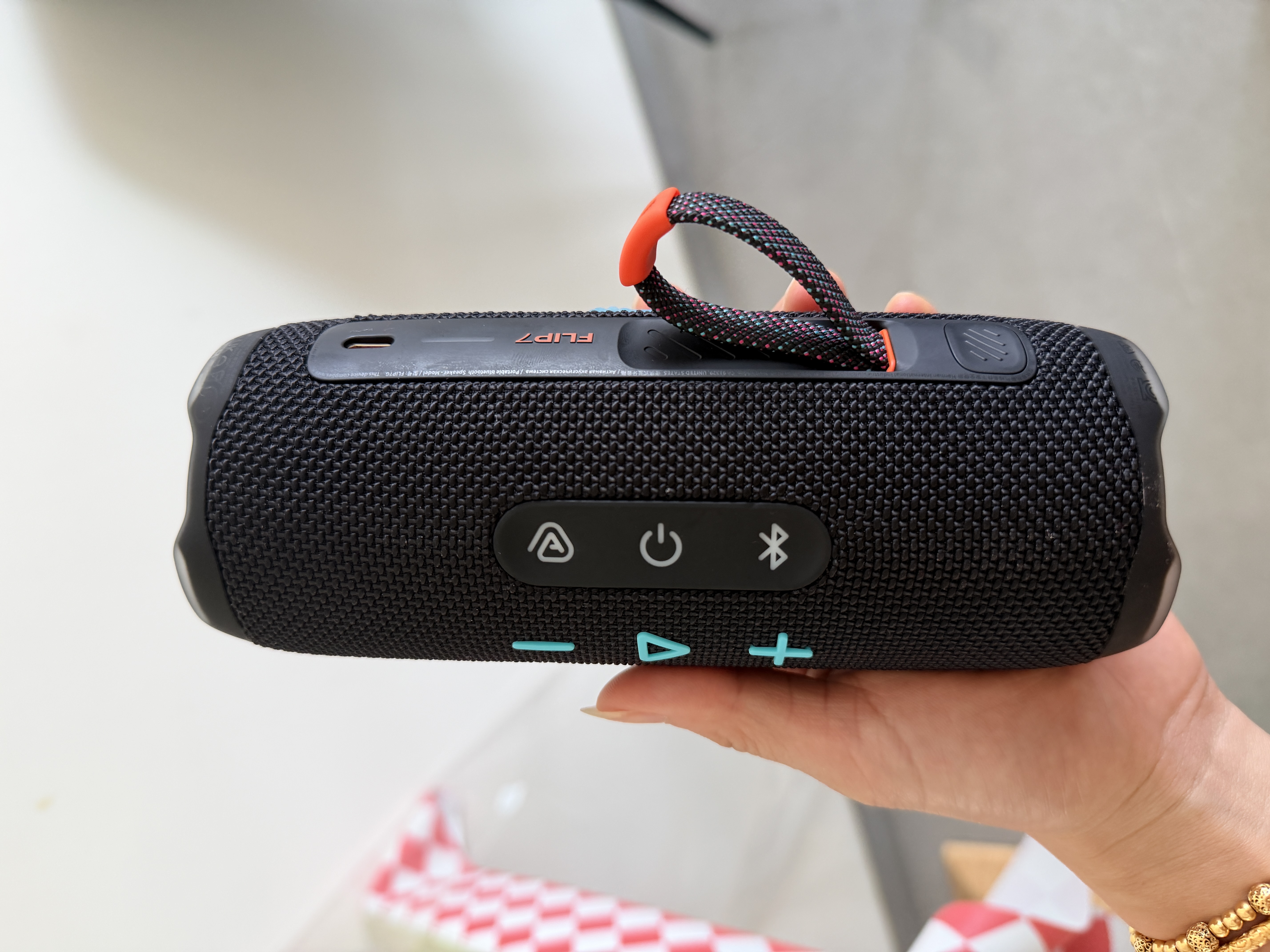JBL FLIP7 音乐万花筒七代 蓝牙音箱 户外音响 AI音效增强 赛道扬声器 大学生毕业礼物 黑拼橙 实拍图