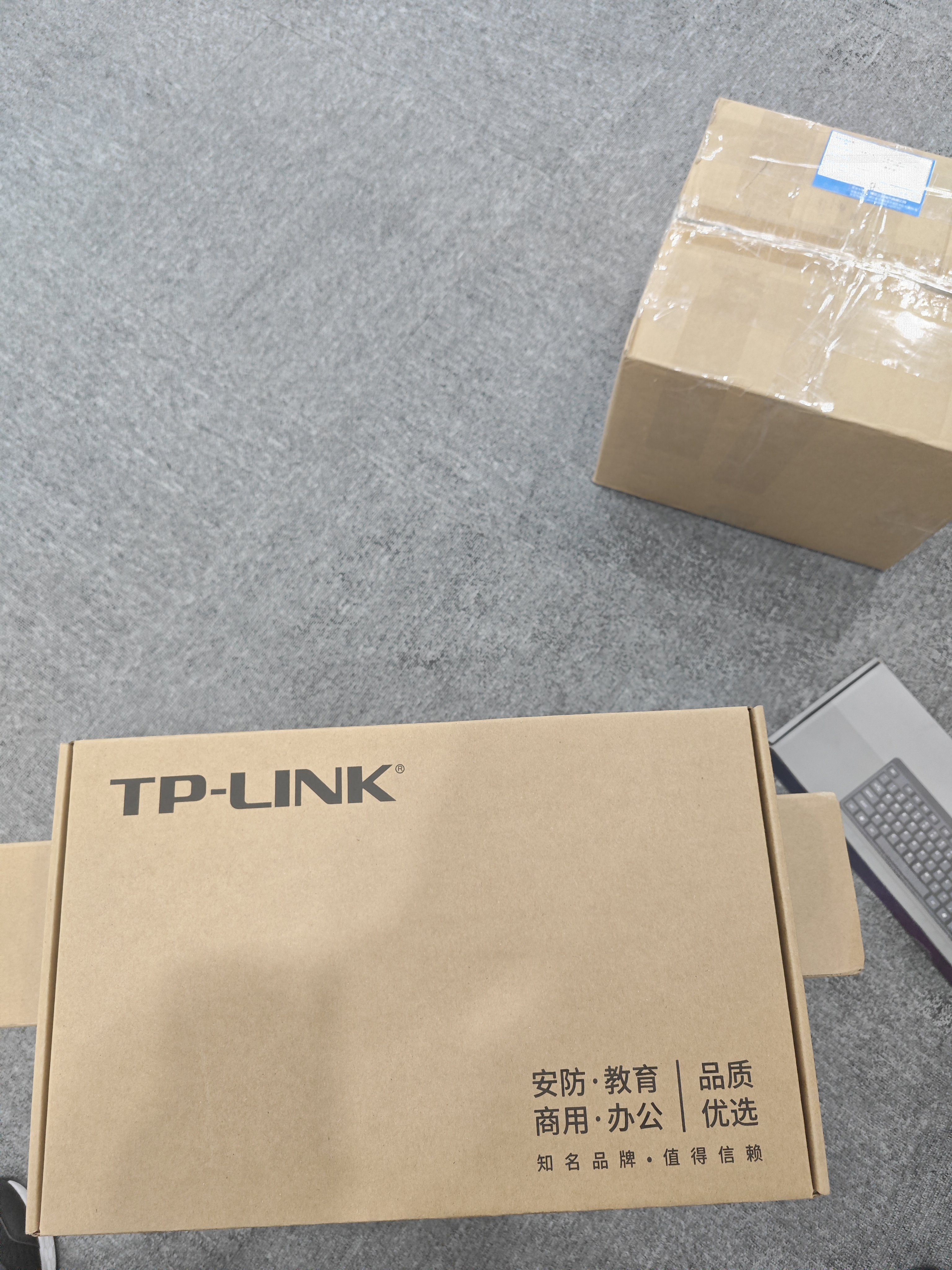 普联（TP-LINK） 24口全千兆交换机 非网管T系列 企业级交换器 监控网络网线分线器 分流器 TL-SG1024DT 实拍图