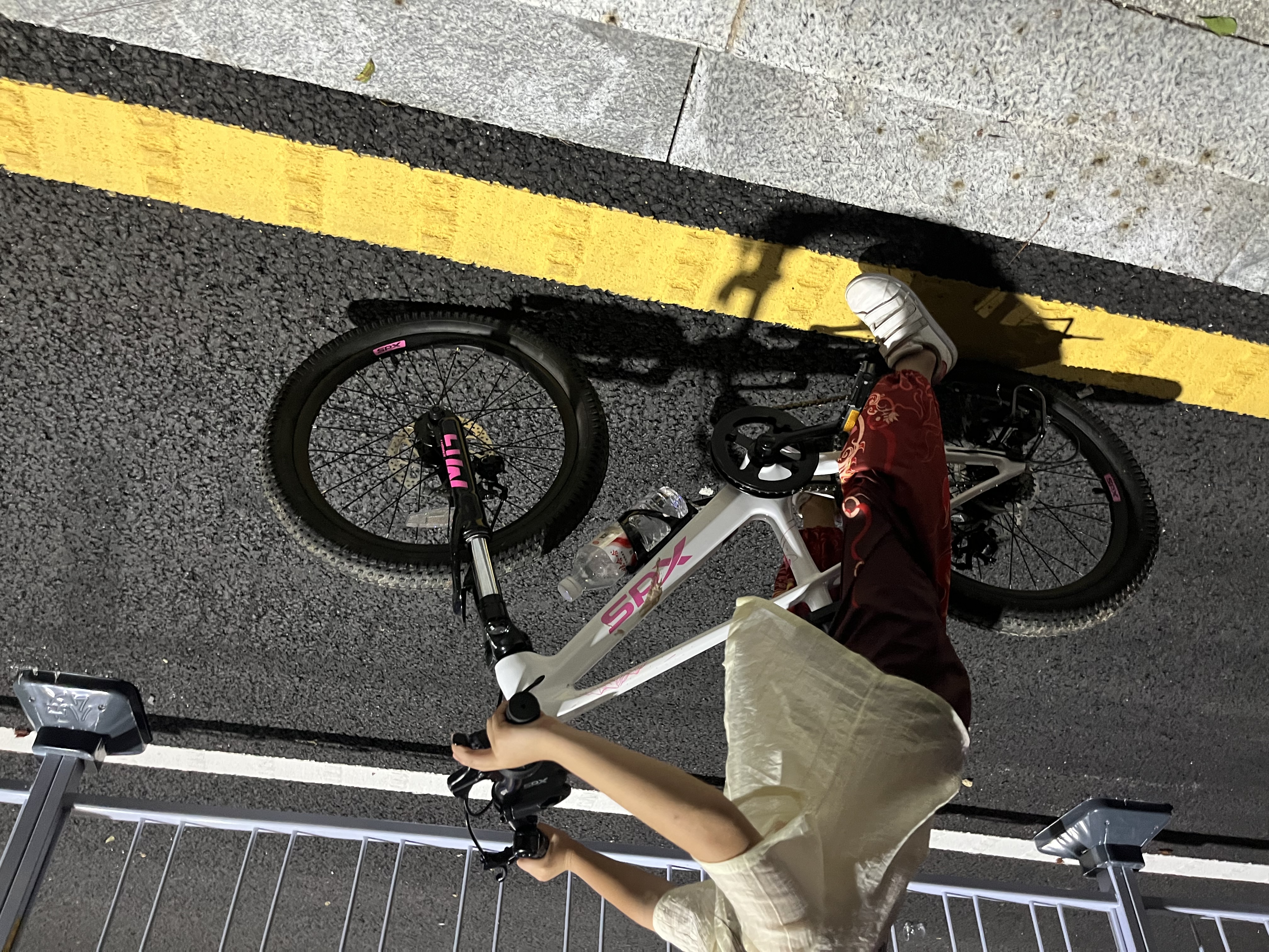 喜德盛青少年自行车镁骑士镁合金一体异形车架20英寸碟刹避震前叉 心绯梦境（青春版） 20吋（适合身高120-135cm） 实拍图