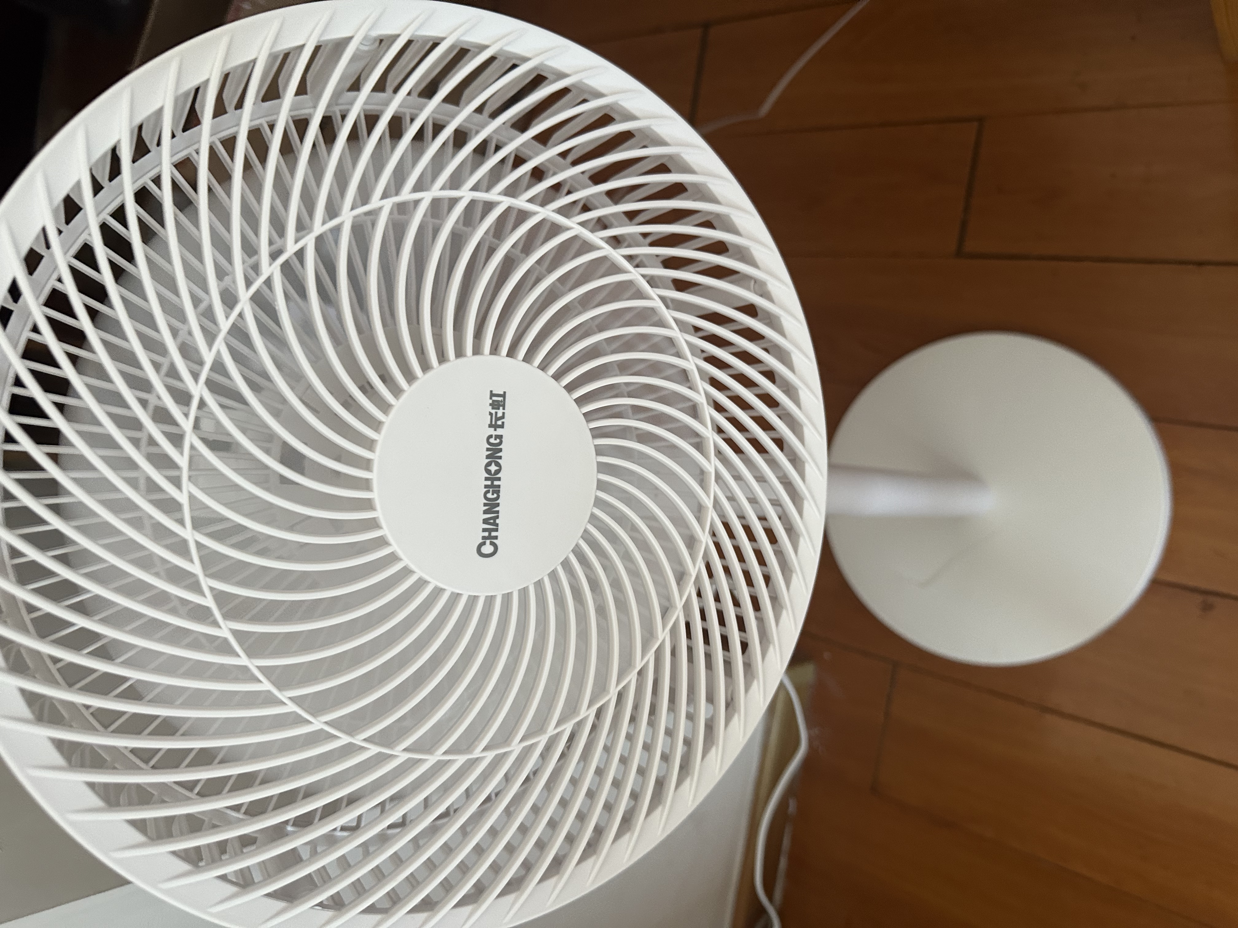 长虹（CHANGHONG）电风扇家用七叶轻音立式落地扇台式桌面小风扇大风量节能摇头宿舍低噪台地两用电扇FS-LJ301 实拍图