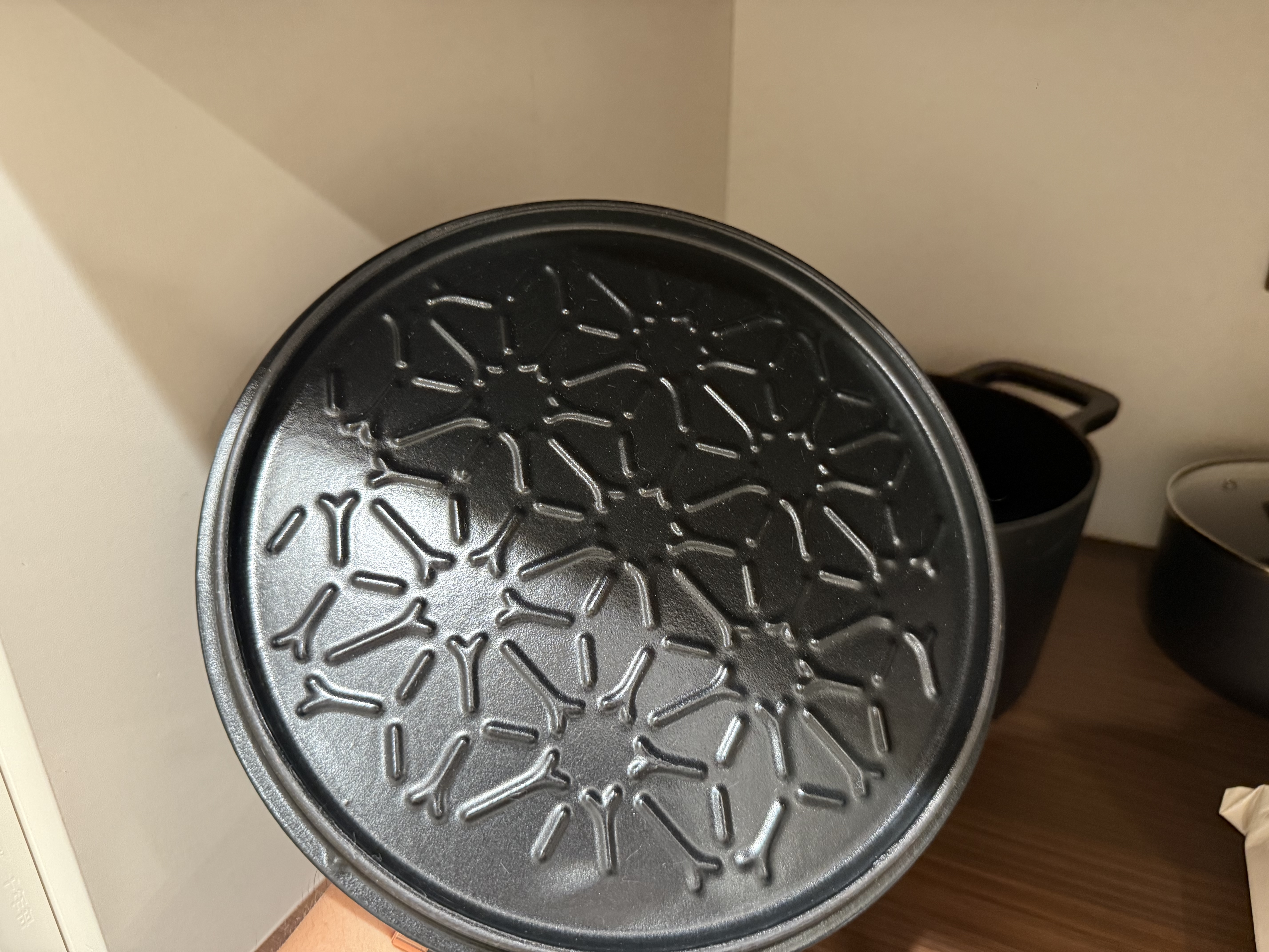 菲仕乐食光铸铁琅珐琅锅微压锅汤锅煮锅双耳煲汤锅24厘米铸铁锅-黑金 实拍图