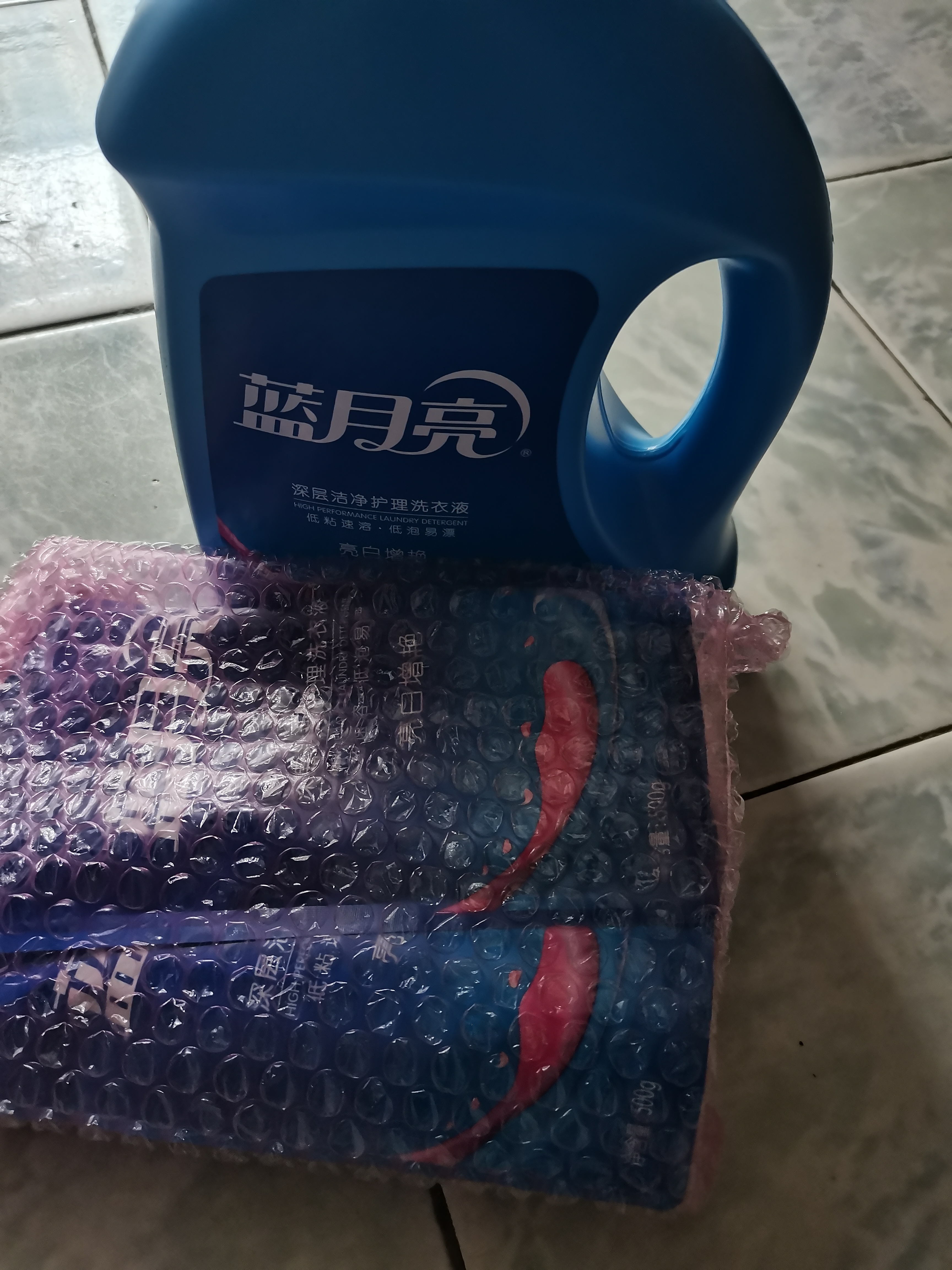 蓝月亮 亮白增艳洗衣液 薰衣草香1.95kg瓶+500g*2袋 洁净去污 护衣护色 实拍图