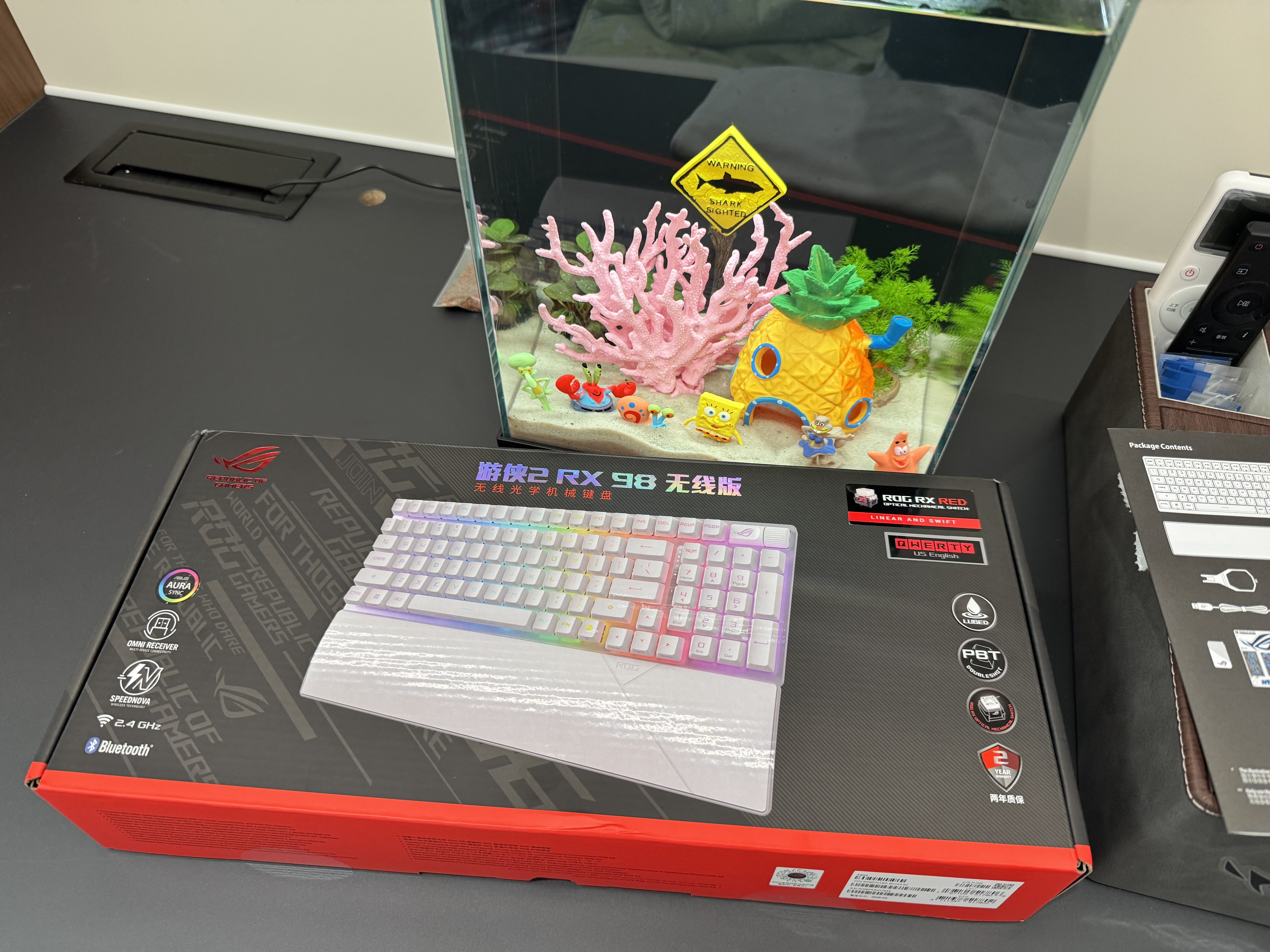 ROG游侠2 RX  98无线版机械键盘 无线/三模游戏键盘 96配列 RX红轴 RGB  PBT版 月耀白 实拍图