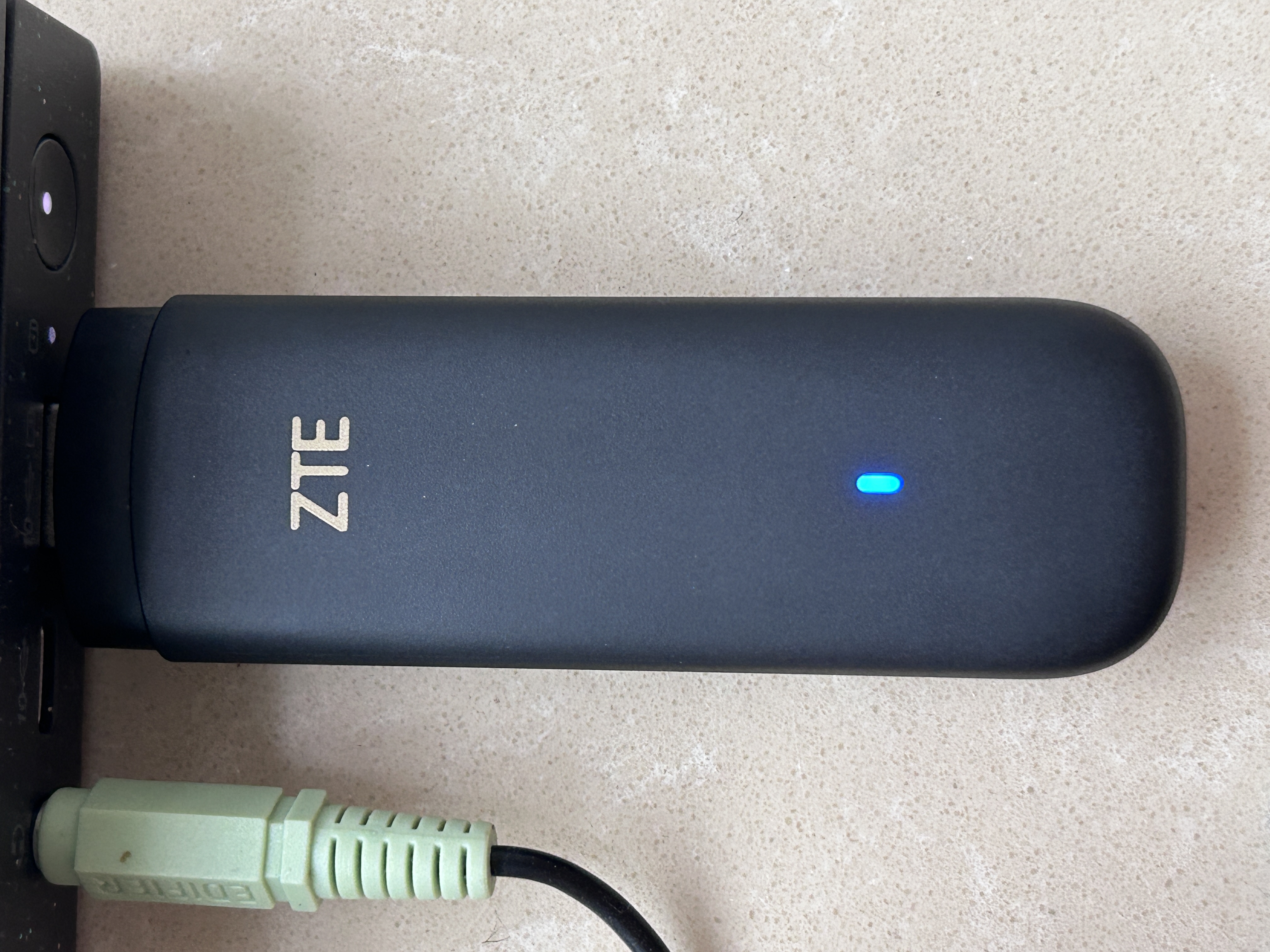 中兴（ZTE）F32随身wifi6免插卡无线上网卡支持5G/4G设备全网通路由器无限随行wi-fi车载宿舍户外流量卡托2026 实拍图
