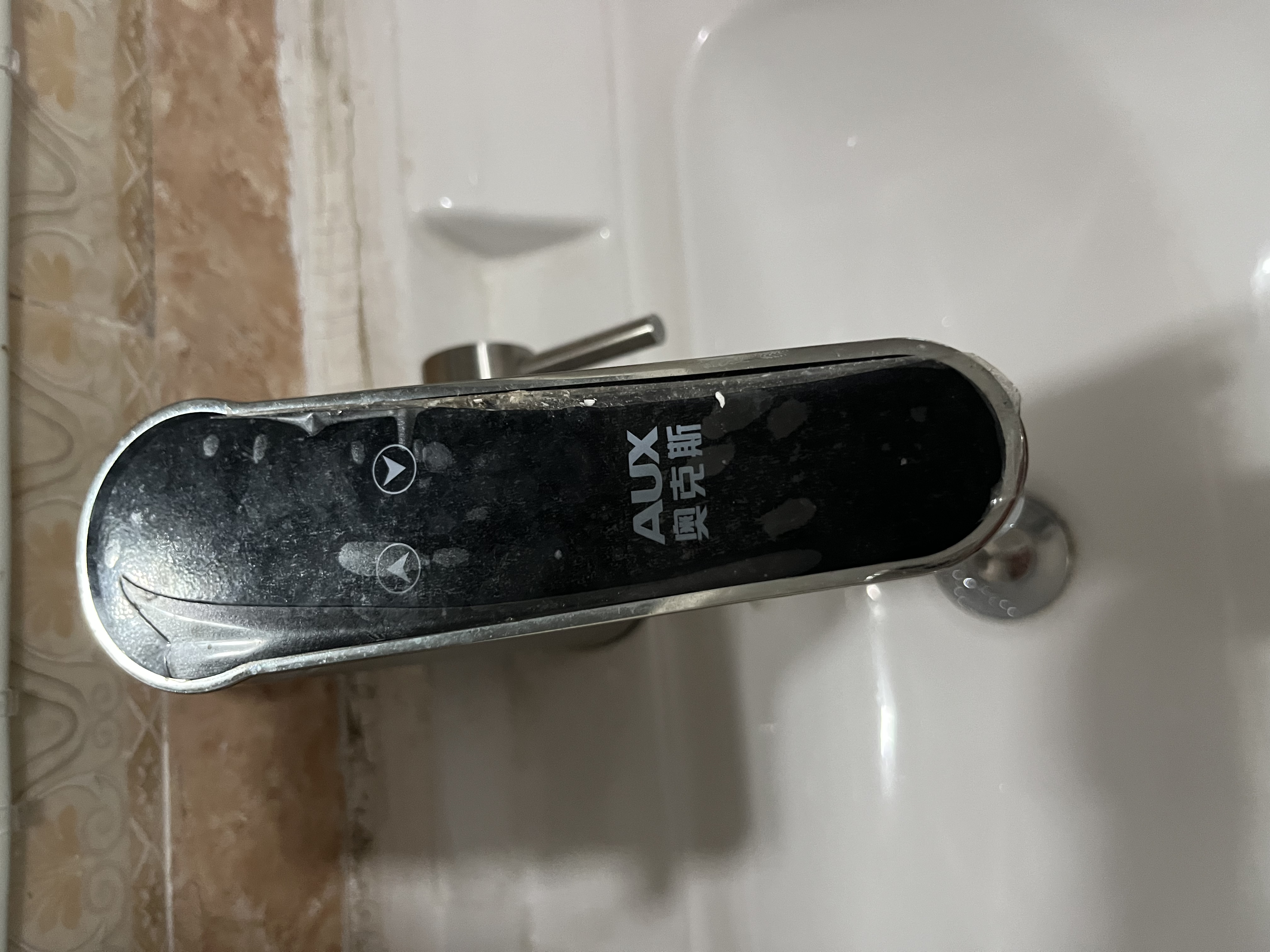 奥克斯(AUX)电热水龙头变频恒温卫浴面盆冷热两用变频恒温即热式速热快热厨房宝下进水带漏保WT不锈钢 实拍图