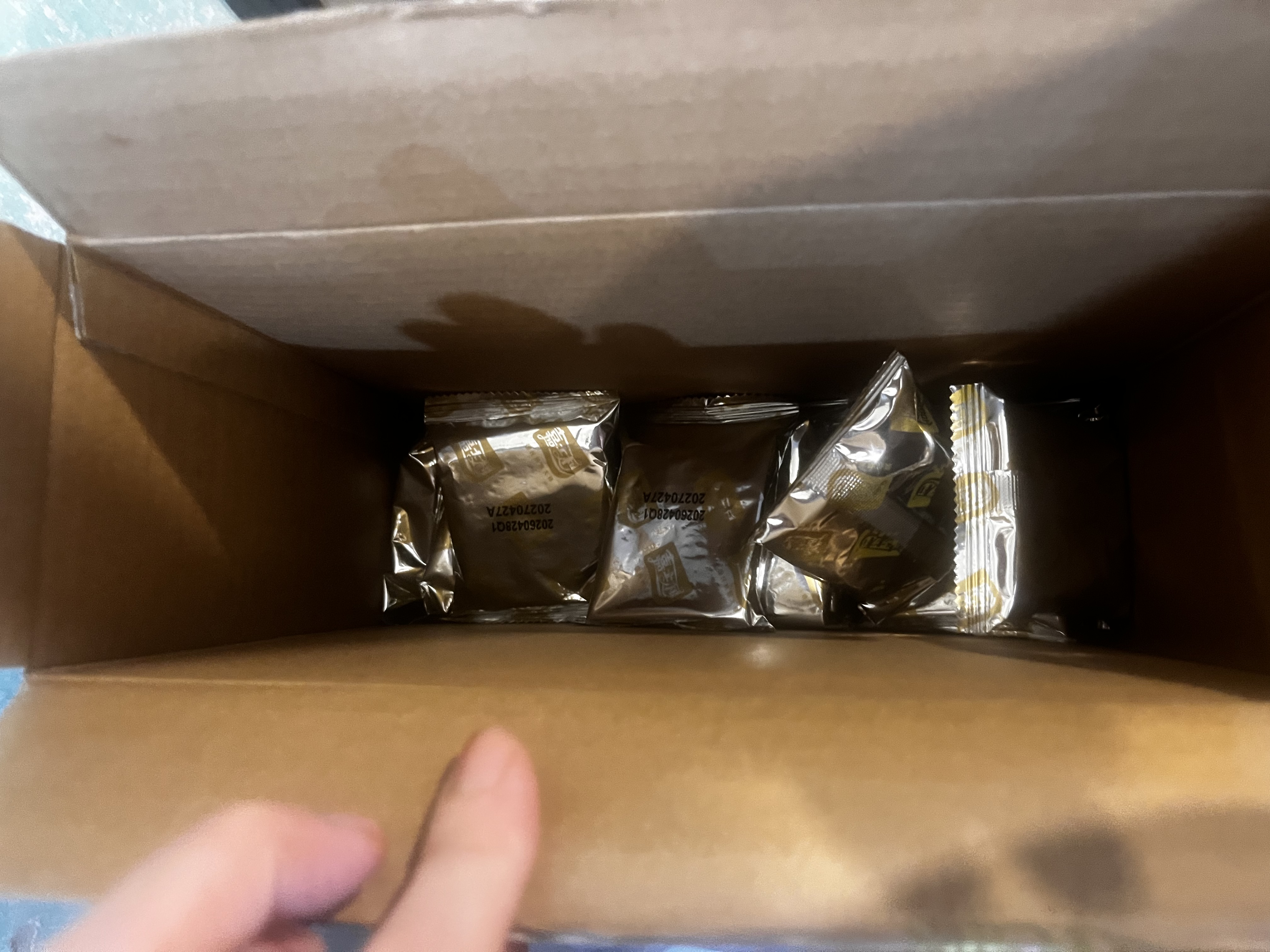 嘉士利饼干零食 营养早餐饼干 葱油薄脆饼干828g/整箱装香葱 零食礼盒 实拍图