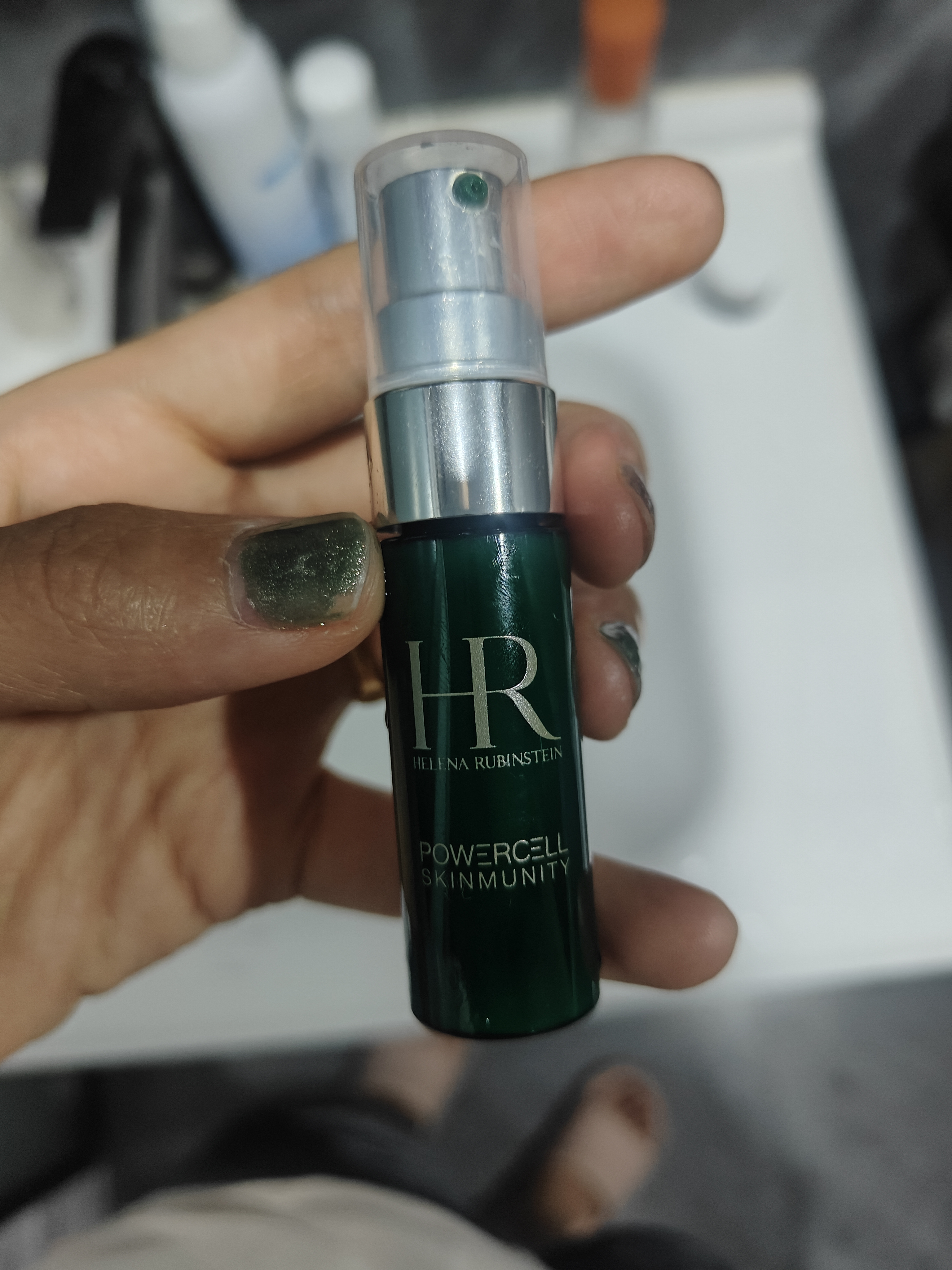 赫莲娜HR焕亮嫩肤体验礼（第六代绿宝瓶精华5ml） 实拍图