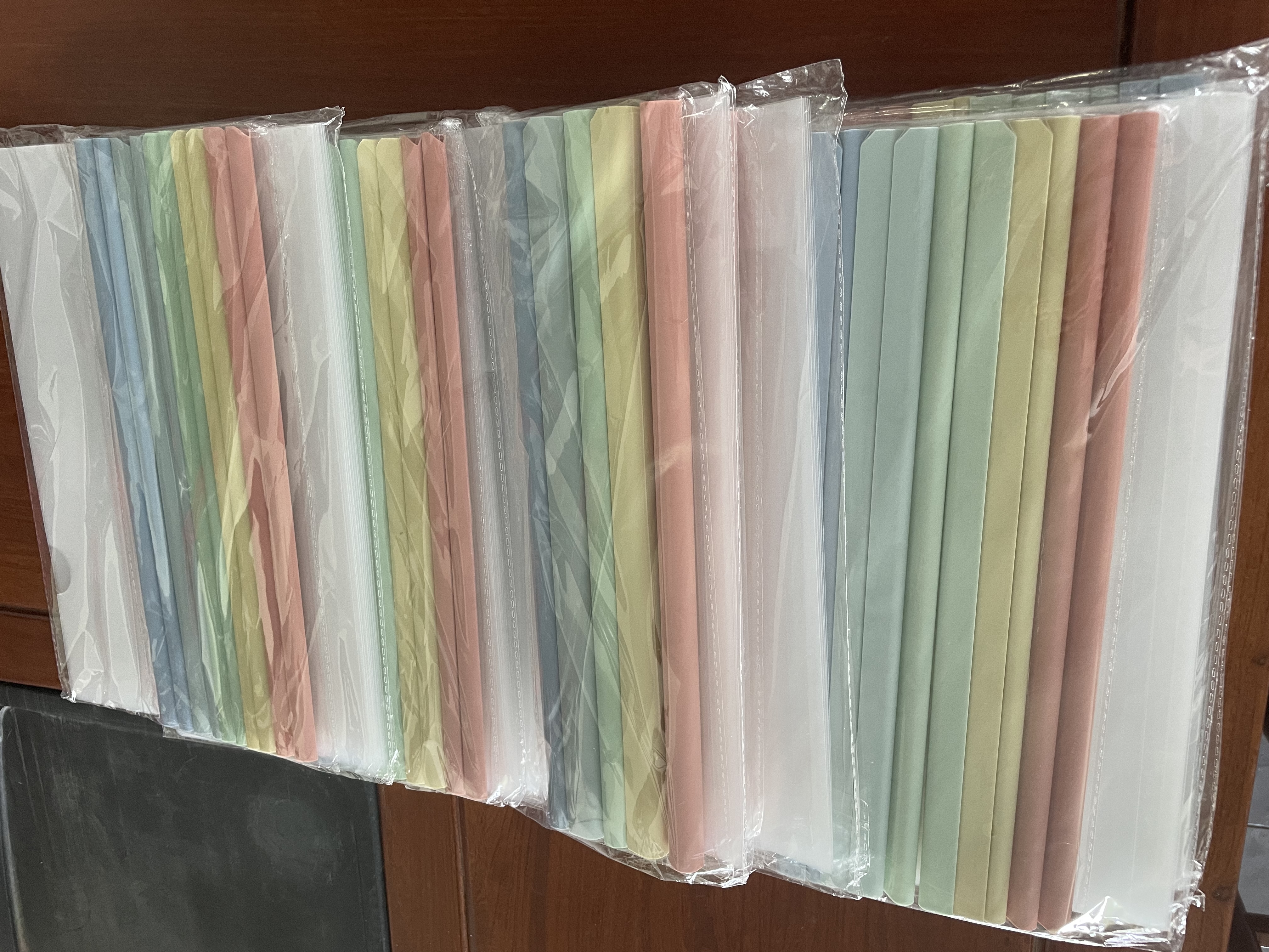 得力（deli）彩色水滴杆抽杆夹10只装 A4/8mm文件夹拉杆夹试卷夹资料册报告夹 PP608 实拍图