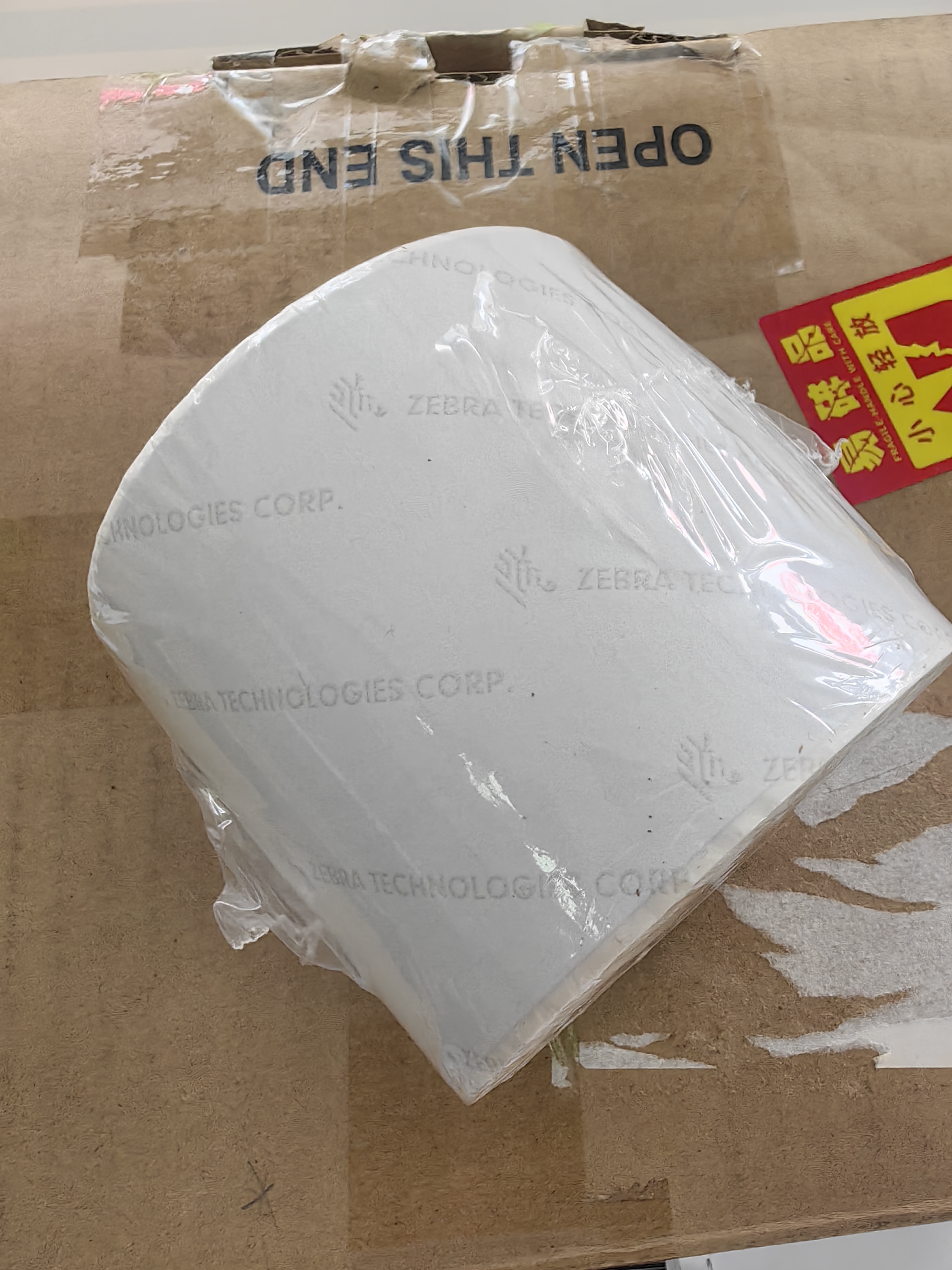 斑马（ZEBRA）80*60mm原装标签条码打印机哑银纸zd888T/CR gk888t ZD420通用耗材 700张/卷321T8060700S 实拍图