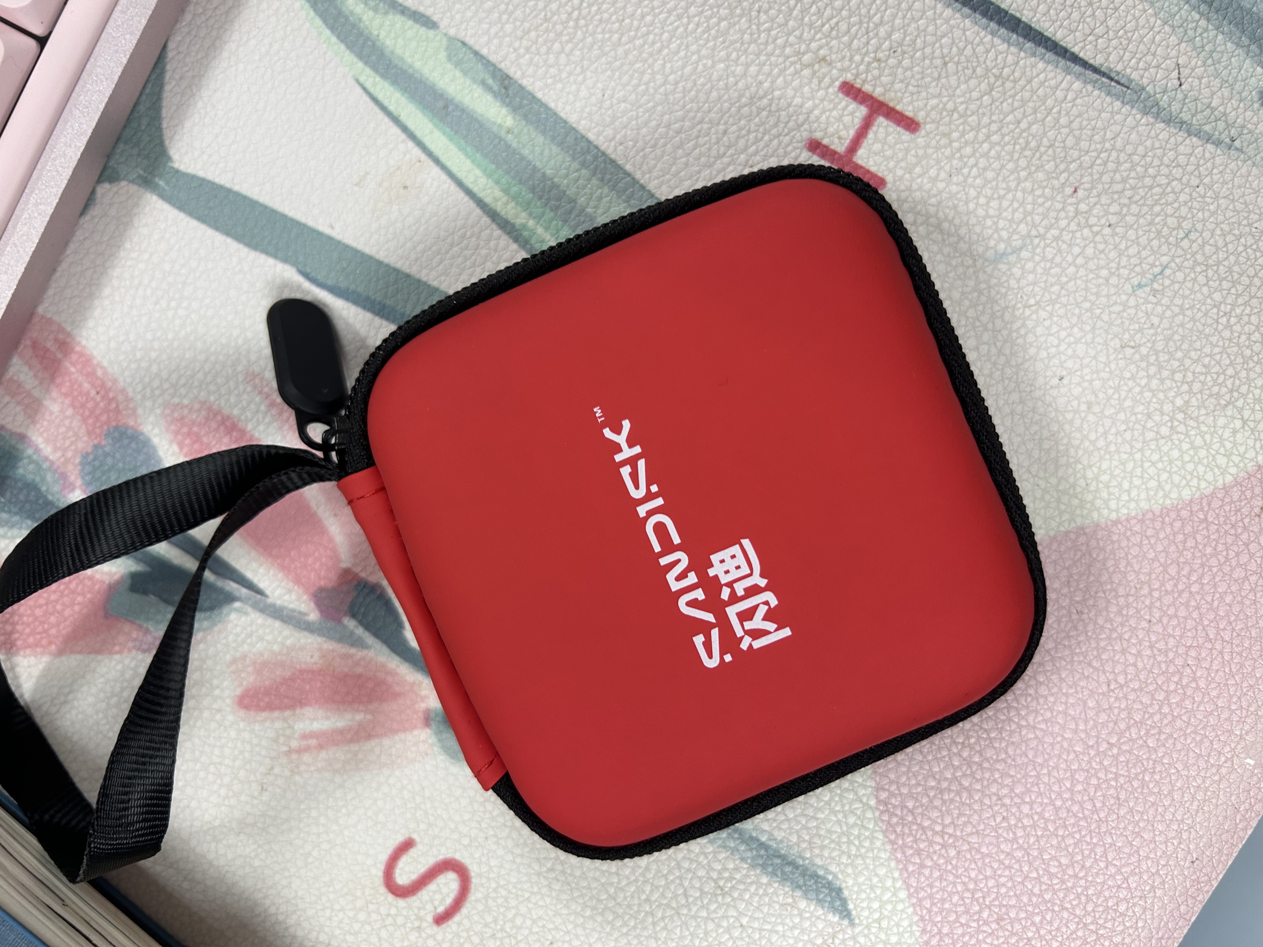 闪迪（SanDisk）ELE 1TB 移动固态硬盘（PSSD）新元素 type-c接口 小巧便携 手机直连笔记本两用外接 礼盒款好彩 实拍图