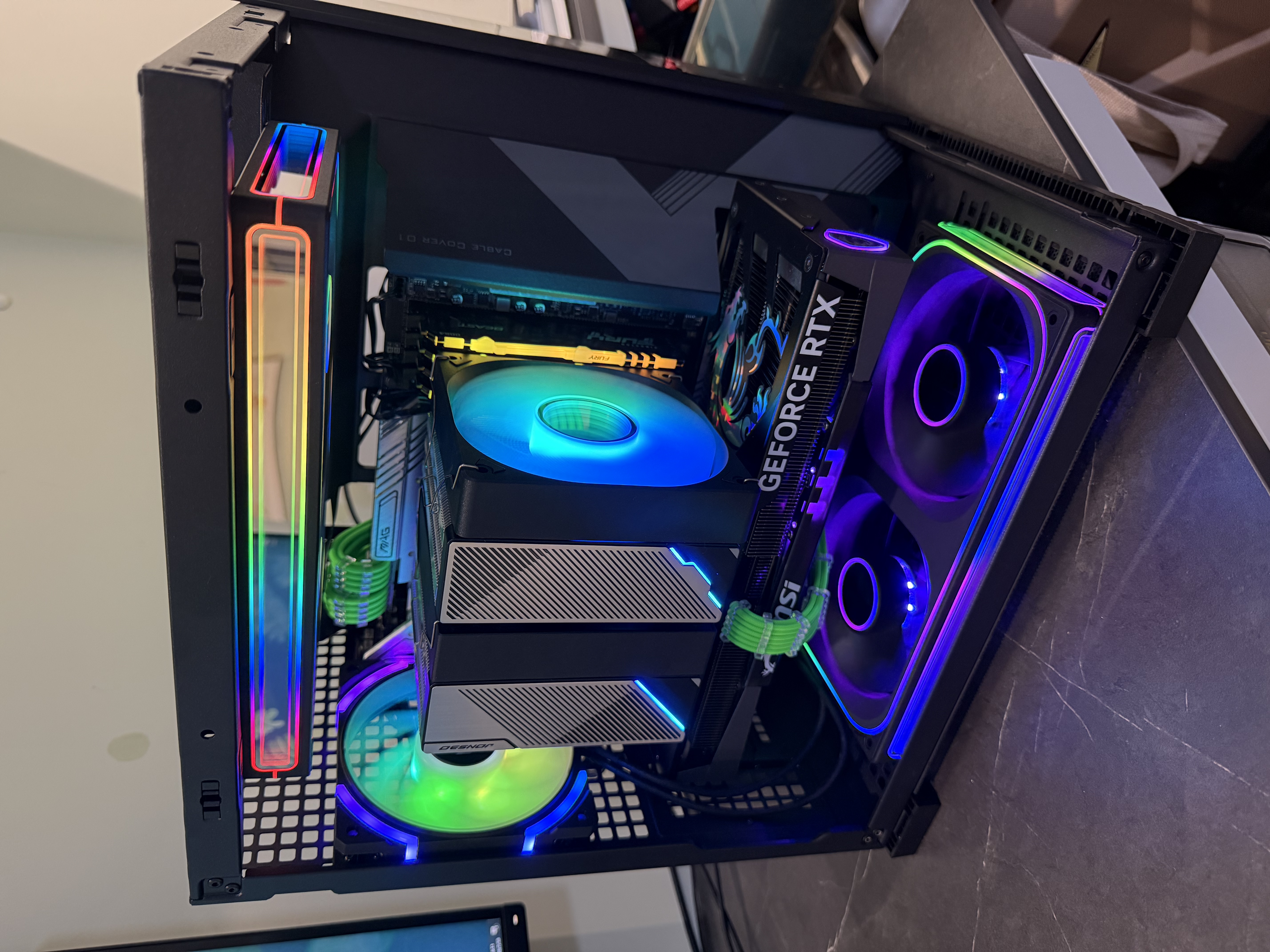 乔思伯（JONSBO）D34 黑色 MATX海景房机箱（280冷排/ATX电源/Type-c Gen2 10Gbps+/垂直风道/数码监控屏/背插） 实拍图