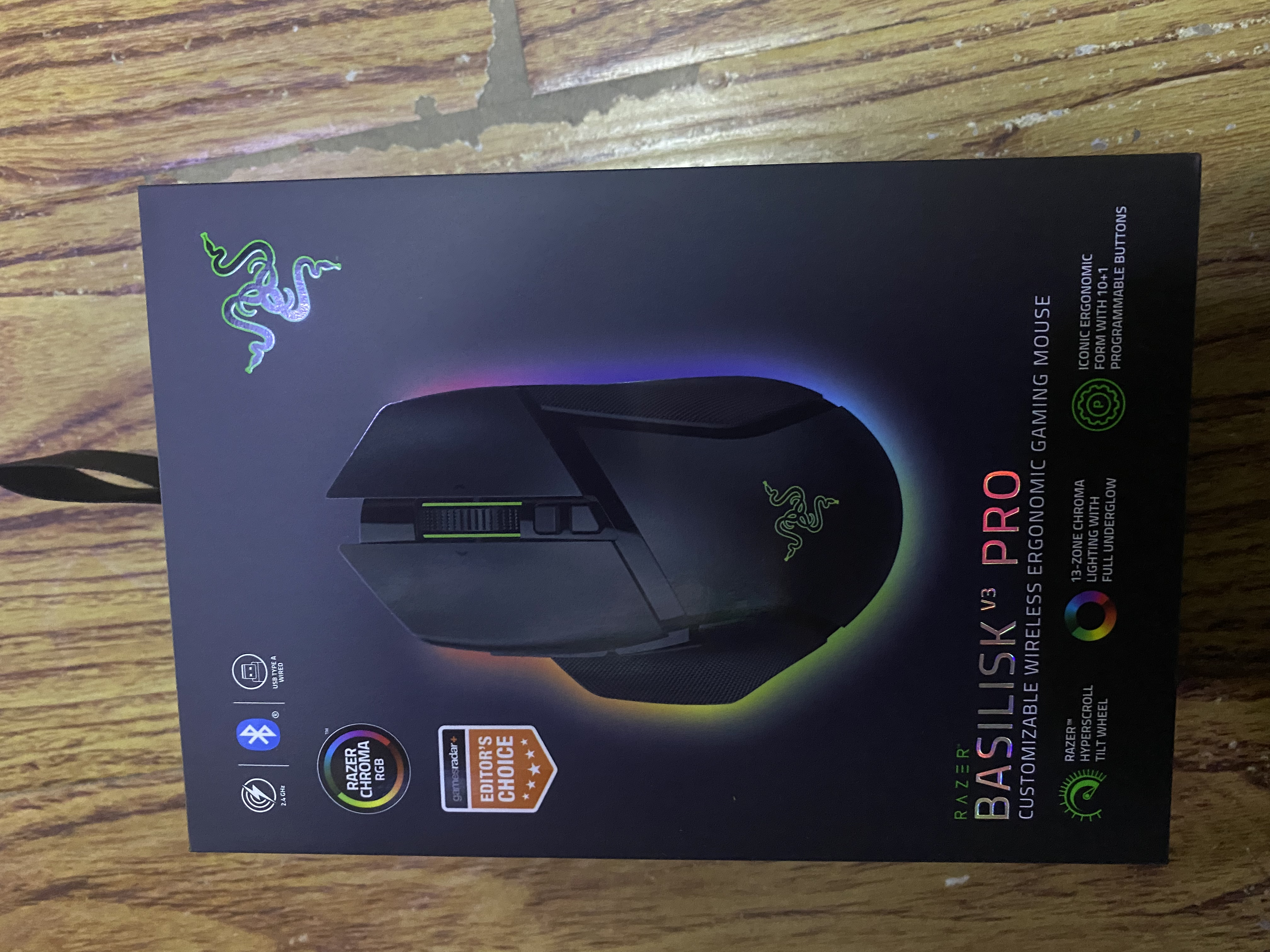 雷蛇（Razer）巴塞利斯蛇V3专业版无线鼠标  人体工学设计 RGB幻彩灯效鼠标 吃鸡/LOL/CS GO游戏 黑色 实拍图