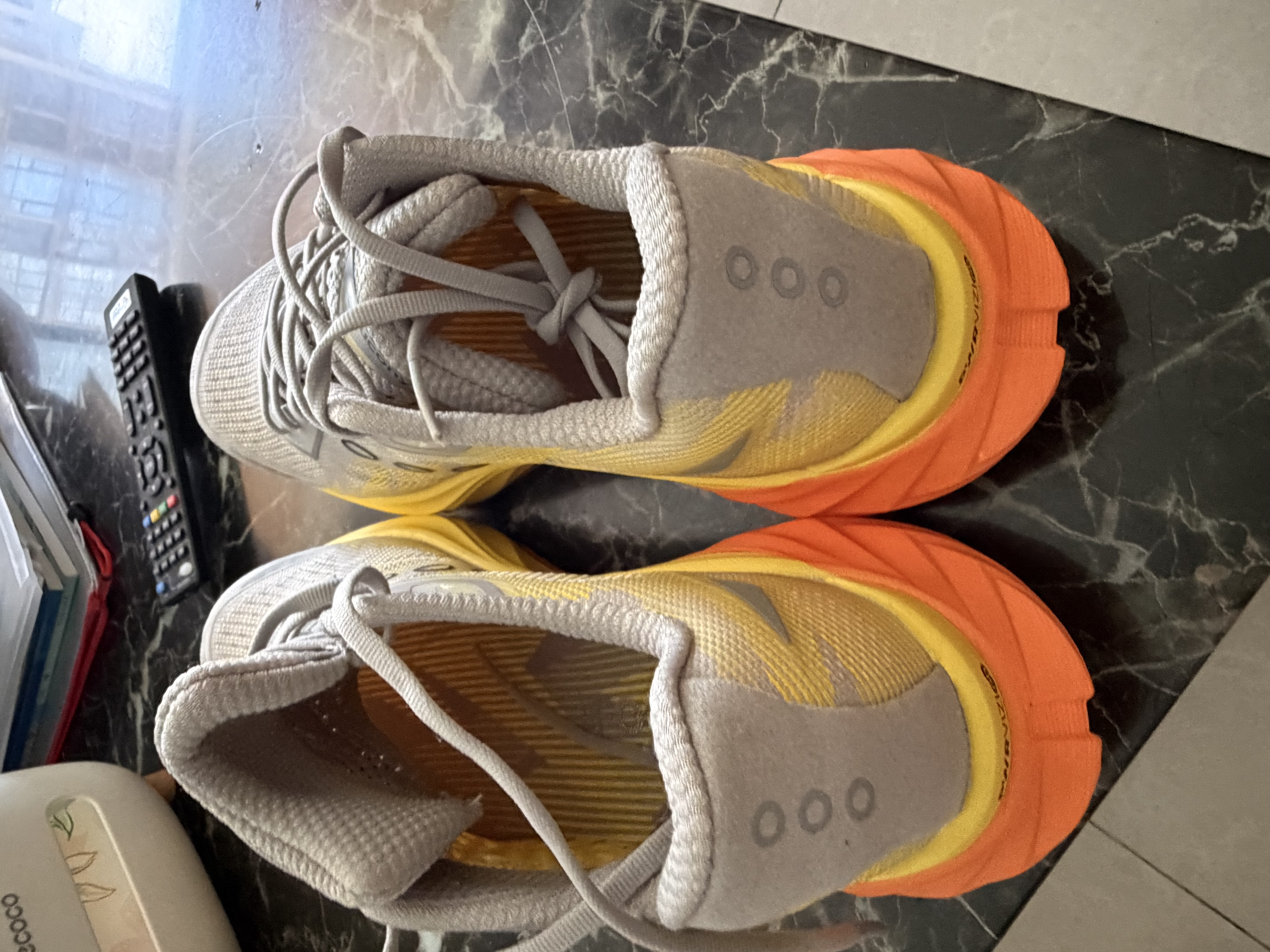 索康尼（SAUCONY）索康尼SLAY全速3男女跑步鞋全掌碳板运动鞋竞速跑鞋 灰黄情侣 42 实拍图