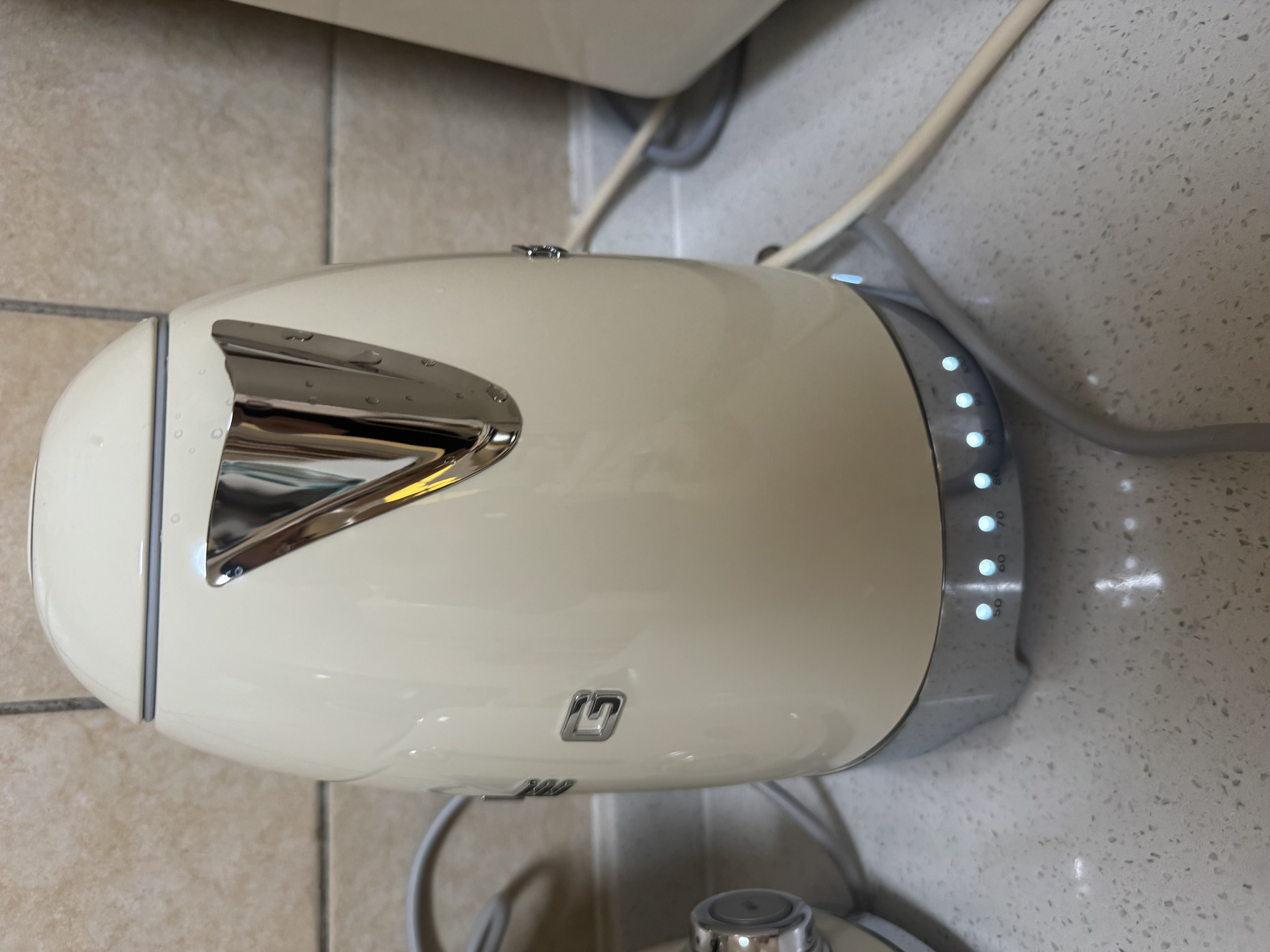 SMEG/斯麦格复古电热水壶KLF04烧水养生壶大容量家用不锈钢恒温泡茶咖啡自动断电保温生日乔迁新婚礼物 1.7L 奶白色 实拍图