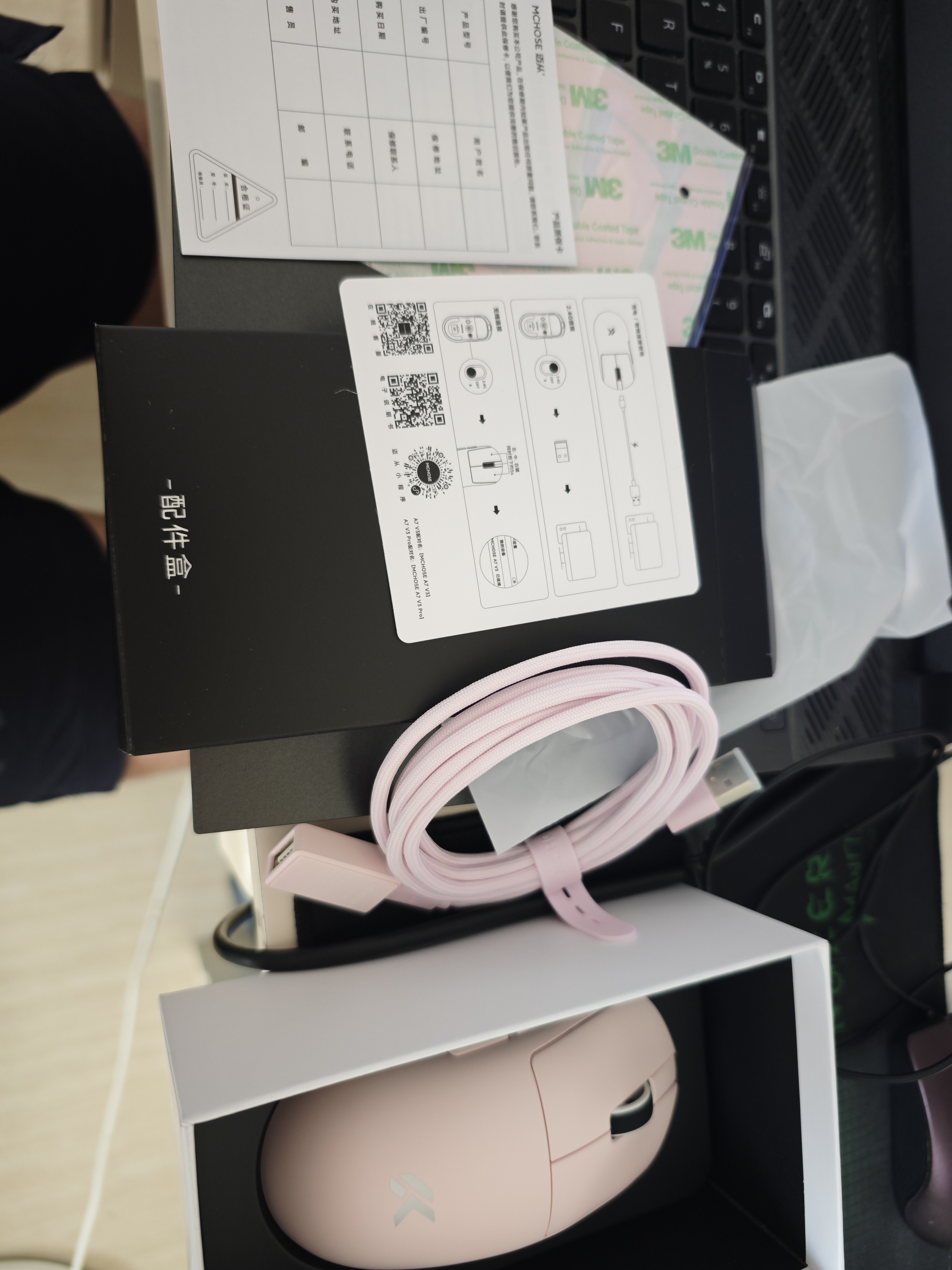 迈从（MCHOSE）A7V3/V2轻量化无线鼠标全能旗舰磁吸无线充游戏电竞办公三模连接PAW3950人体工学教育优惠学生价 A7 V3 Pro 粉色 实拍图