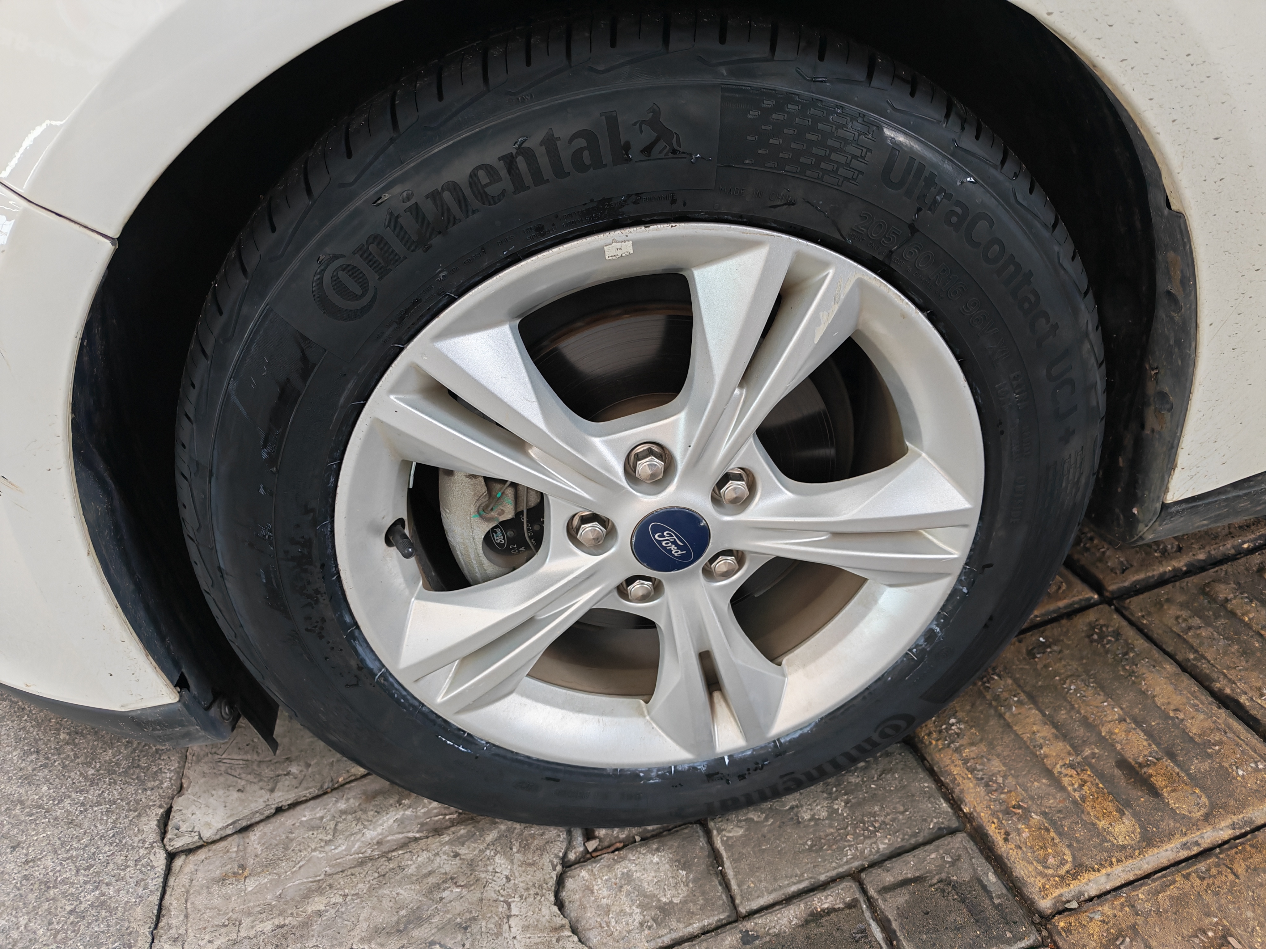 马牌（Continental）汽车轮胎205/60R16 96V XL FR UCJ+ 适配轩逸/新福克斯/速腾 实拍图