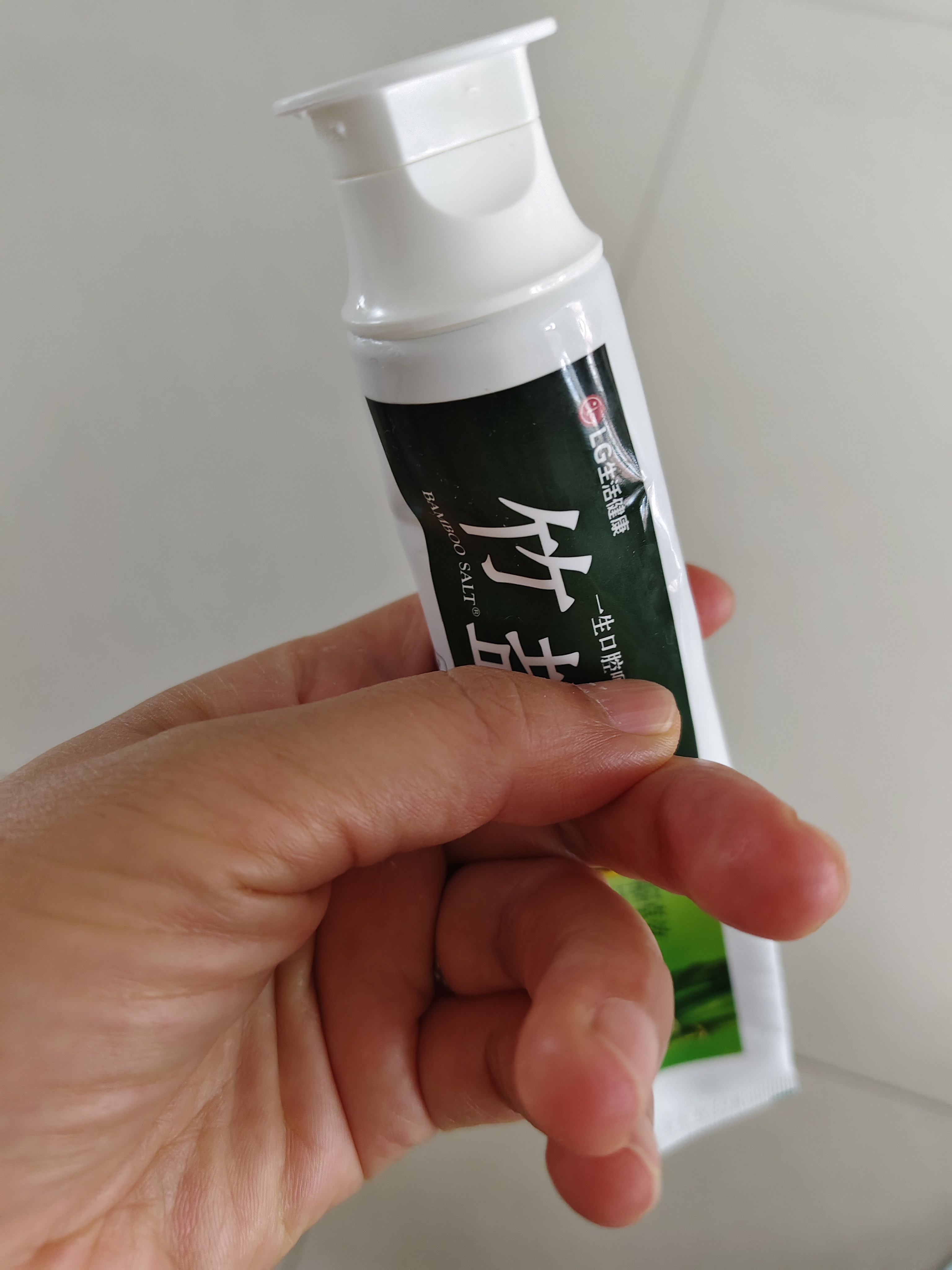 竹盐LG牙膏护牙龈减轻牙渍牙菌斑清洁口腔清新薄荷精研卓效170g 实拍图