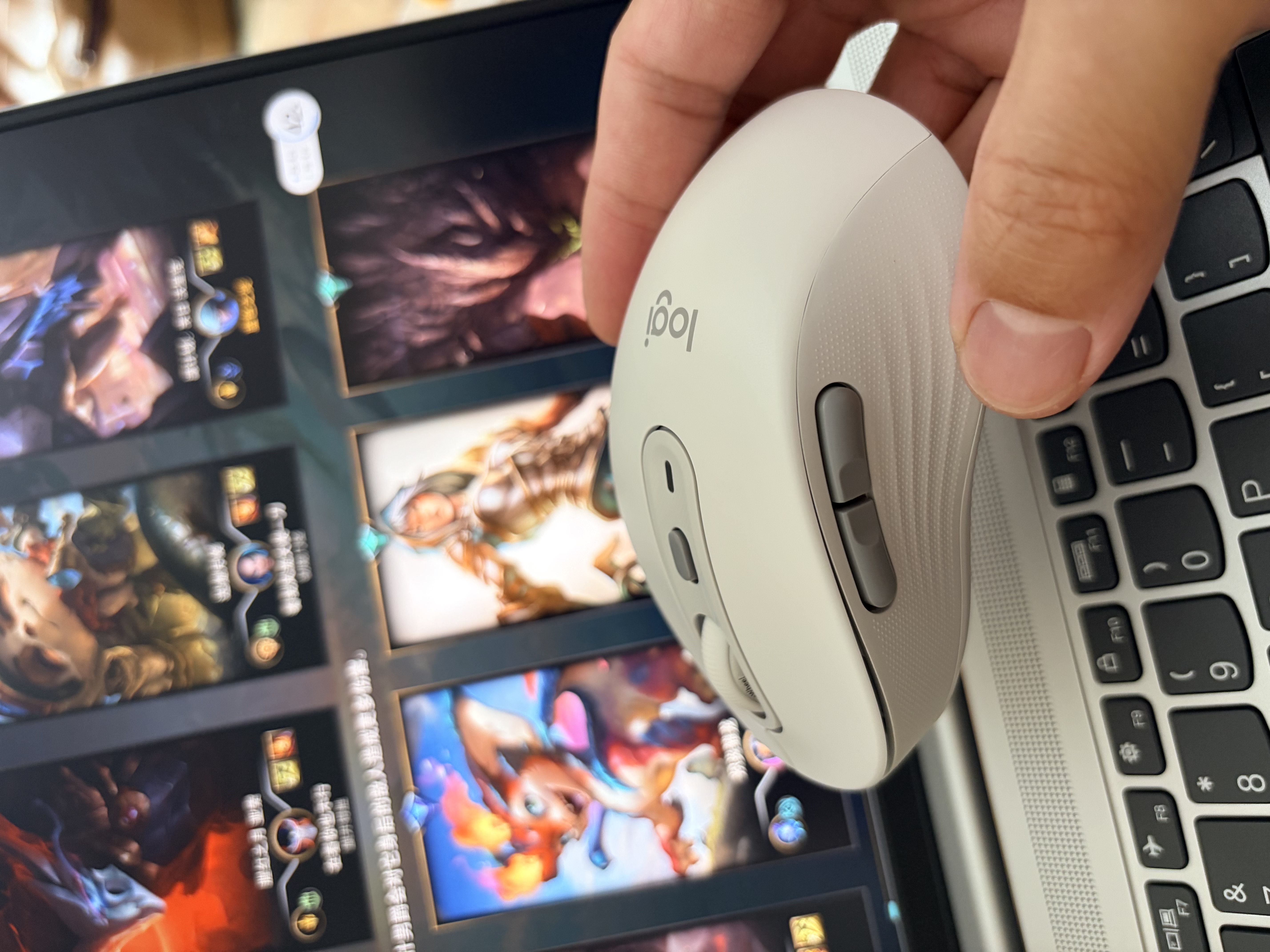 罗技（Logitech）M750M 通用版鼠标 无线鼠标 静音鼠标 对称鼠标 白色 带Logi Bolt USB接收器 实拍图