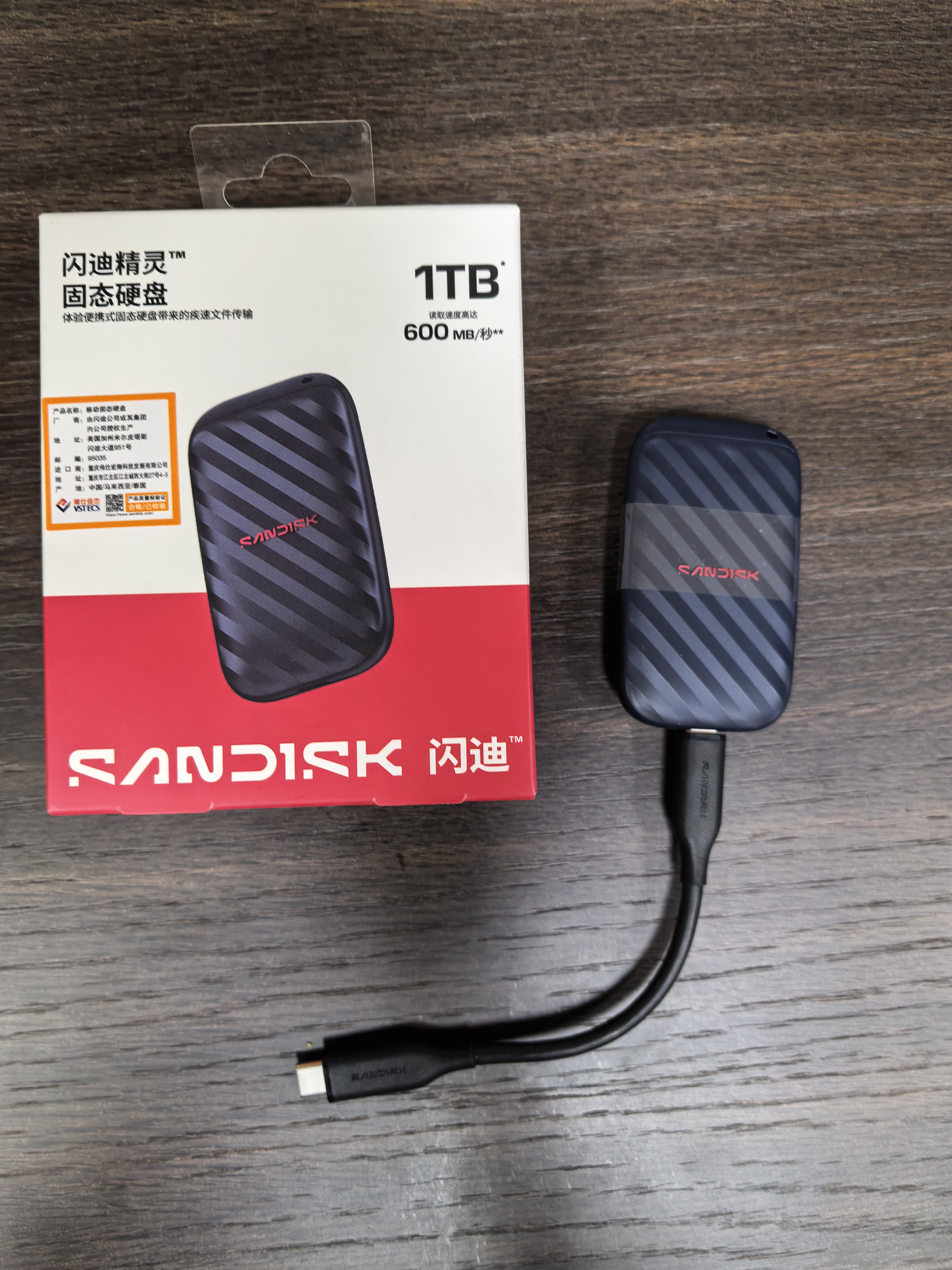 闪迪（SanDisk）精灵1TB 移动硬盘 ELE升级款 读速600MB/s  Type-C USB3.2手机直连笔记本电脑 外接存储  固态硬盘 实拍图