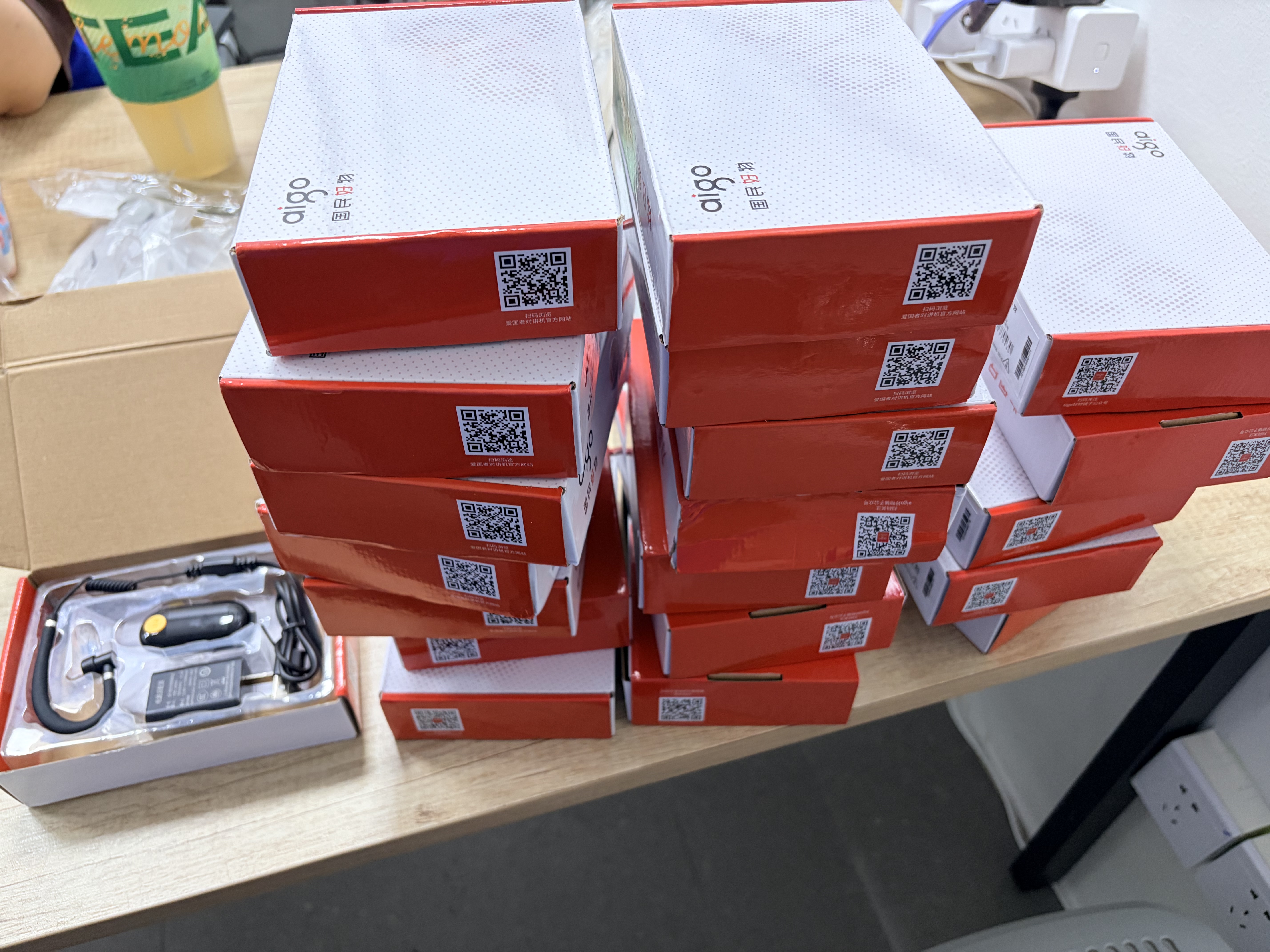 爱国者（aigo）E168i 迷你对讲机领夹式 一键对频 适用小型服务场所饭店KTV室内无线美容院4S店酒店餐厅户外 实拍图