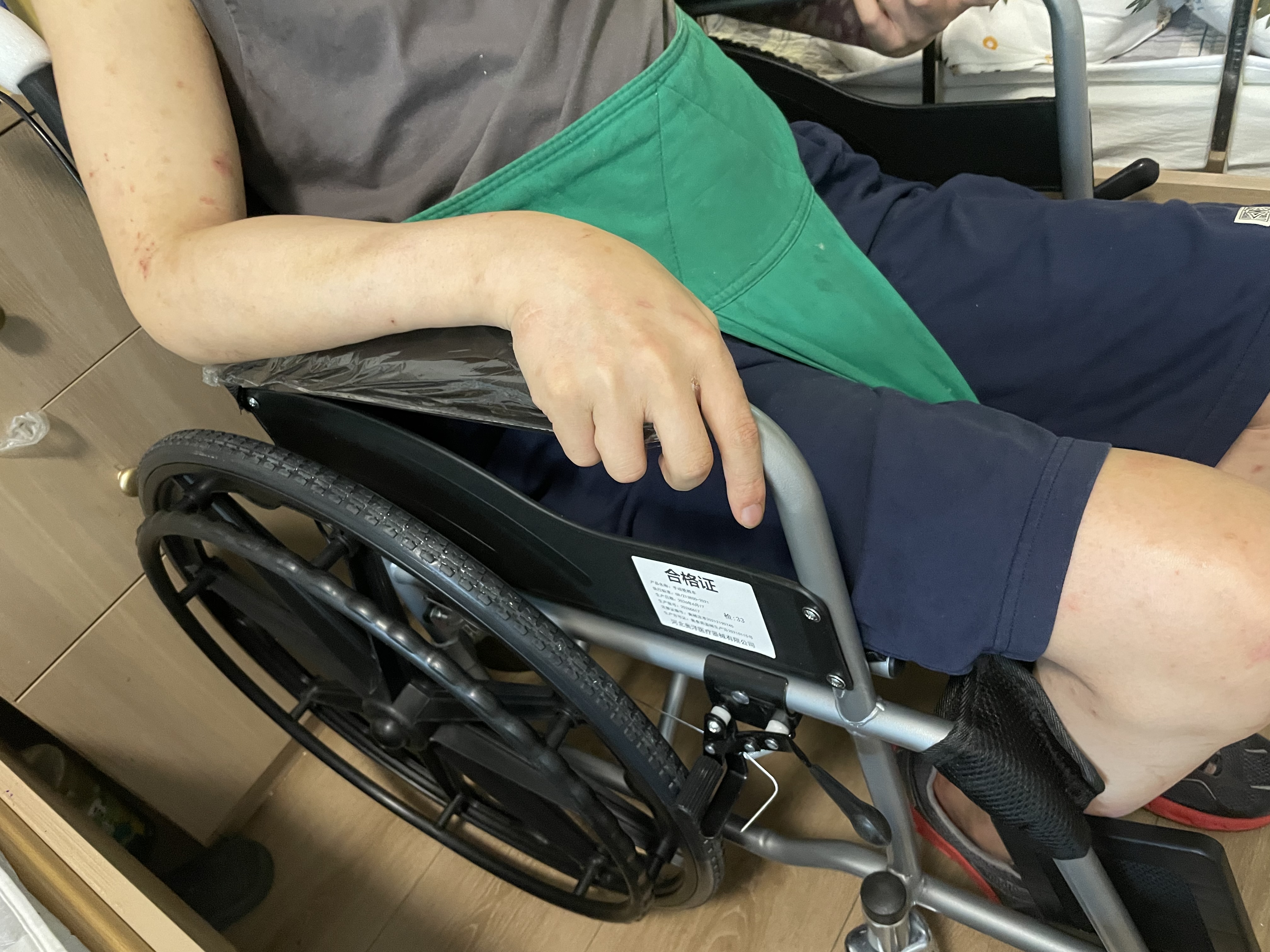 怡辉（YIHUI）手动大轮轮椅老年人专用出行轻便可折叠便携式骨折代步车lyyh112 实拍图