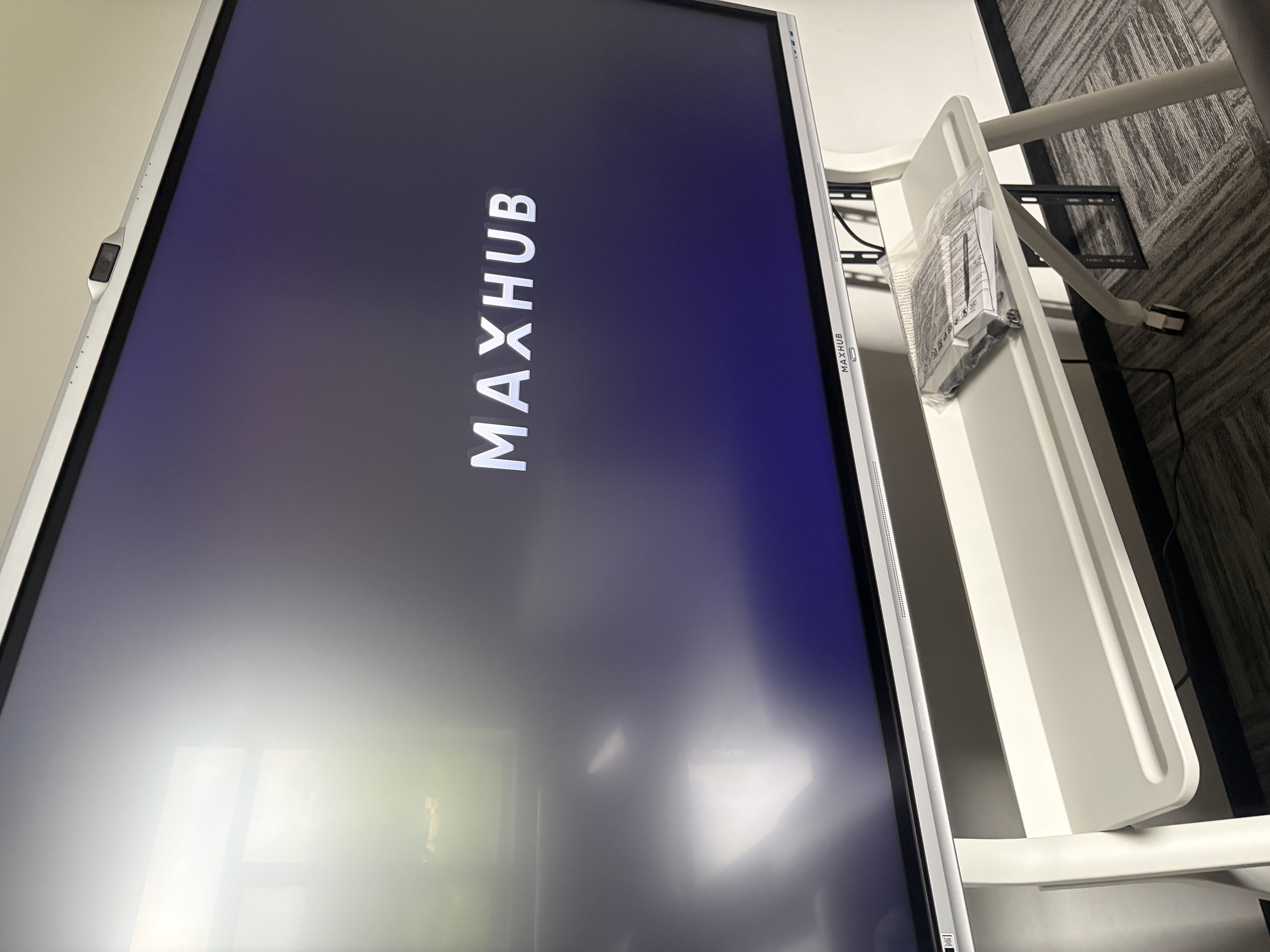 MAXHUB视频会议平板一体机 新锐Pro-智锐系列 无线投屏电子白板教学远程会议触摸一体机 企业办公智慧屏 65英寸i7-Win版+白色时尚支架+传屏+翻页笔 实拍图