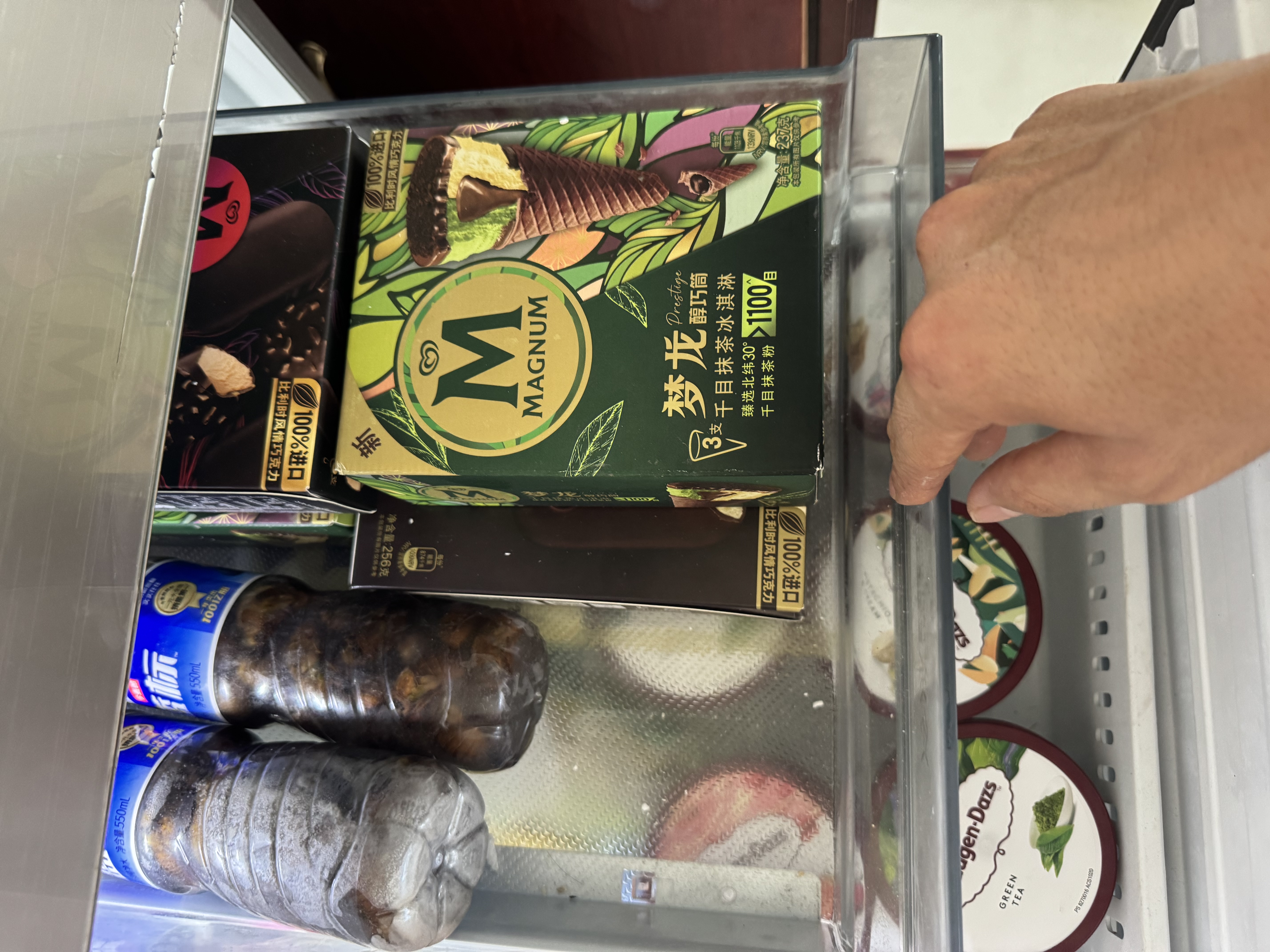 梦龙【王嘉尔推荐】梦龙黑巧克力薄荷味冰淇淋雪糕冰激凌 65g*4支 实拍图