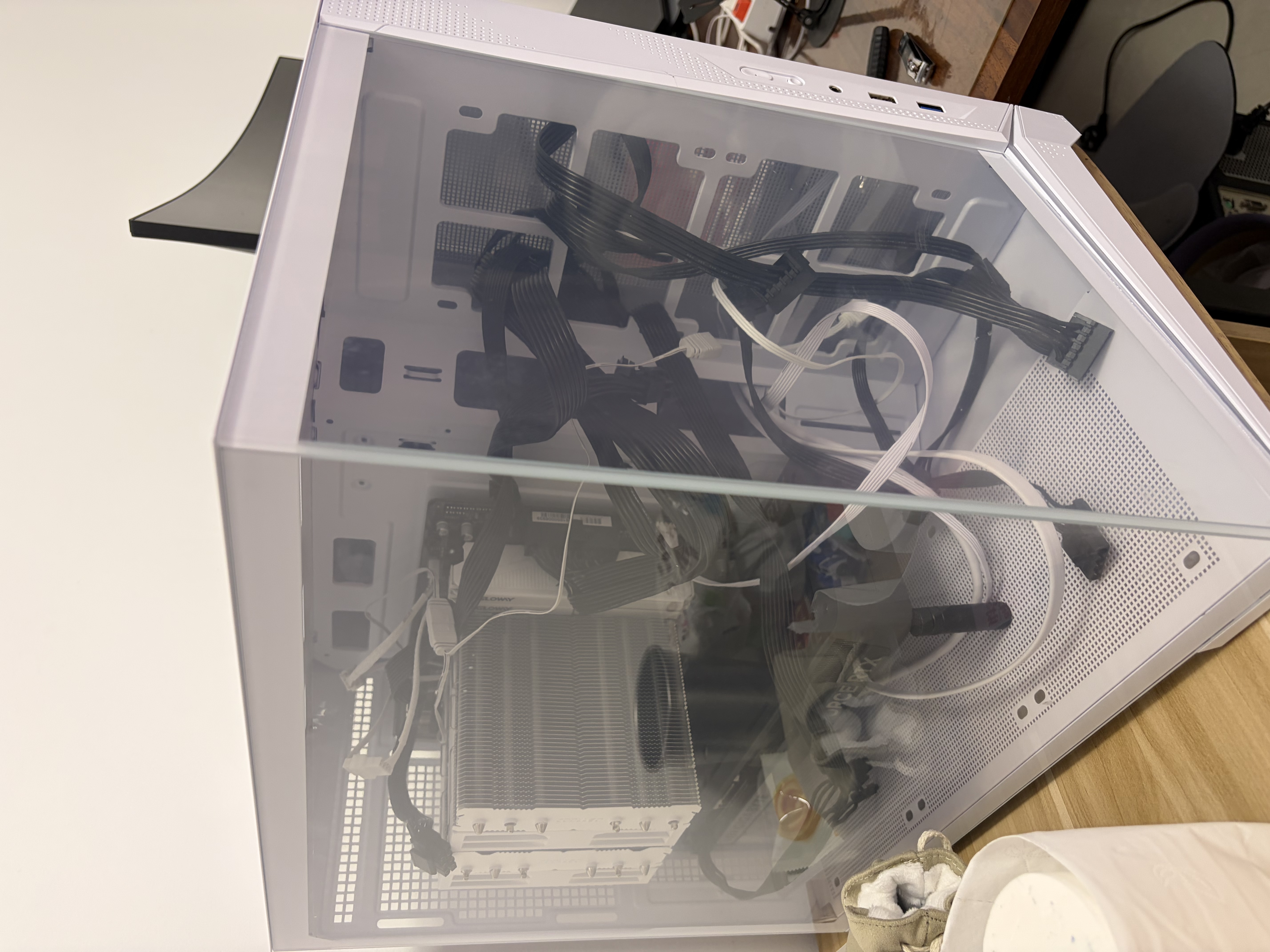 爱国者（aigo）炫影G20 白色 游戏电脑台式主机箱 ARGB灯条 MATX主板/支持360水冷/左右分仓海景房 实拍图