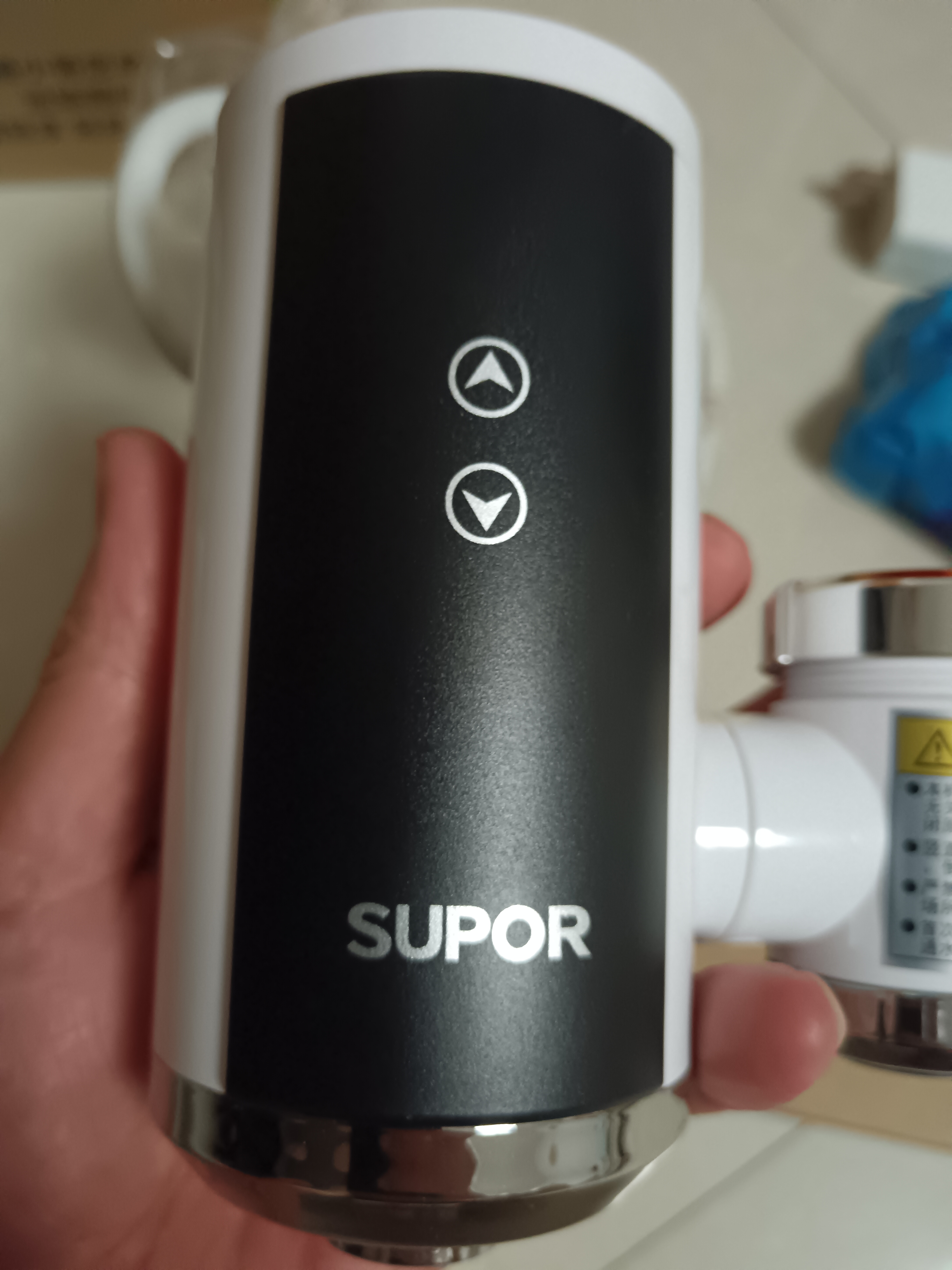苏泊尔（SUPOR）电热水龙头速热家用即热式免安装快速加热厨宝小型电热水器冷热两用过水热厨房 恒温白色+漏保 实拍图