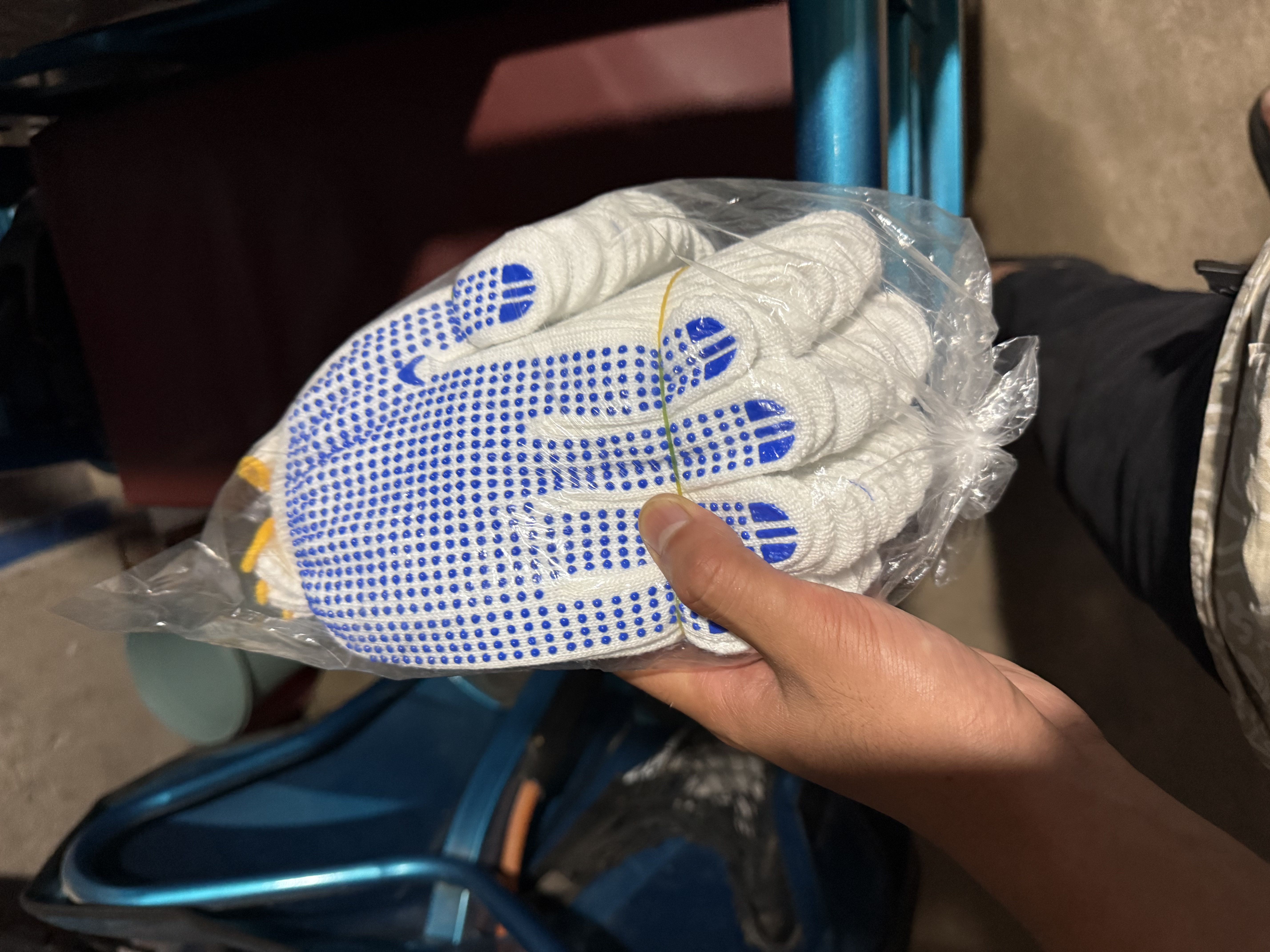 贸正 点胶劳保手套 棉纱点塑防滑耐磨工作干活园艺拔河线手套 蓝点珠10双 实拍图