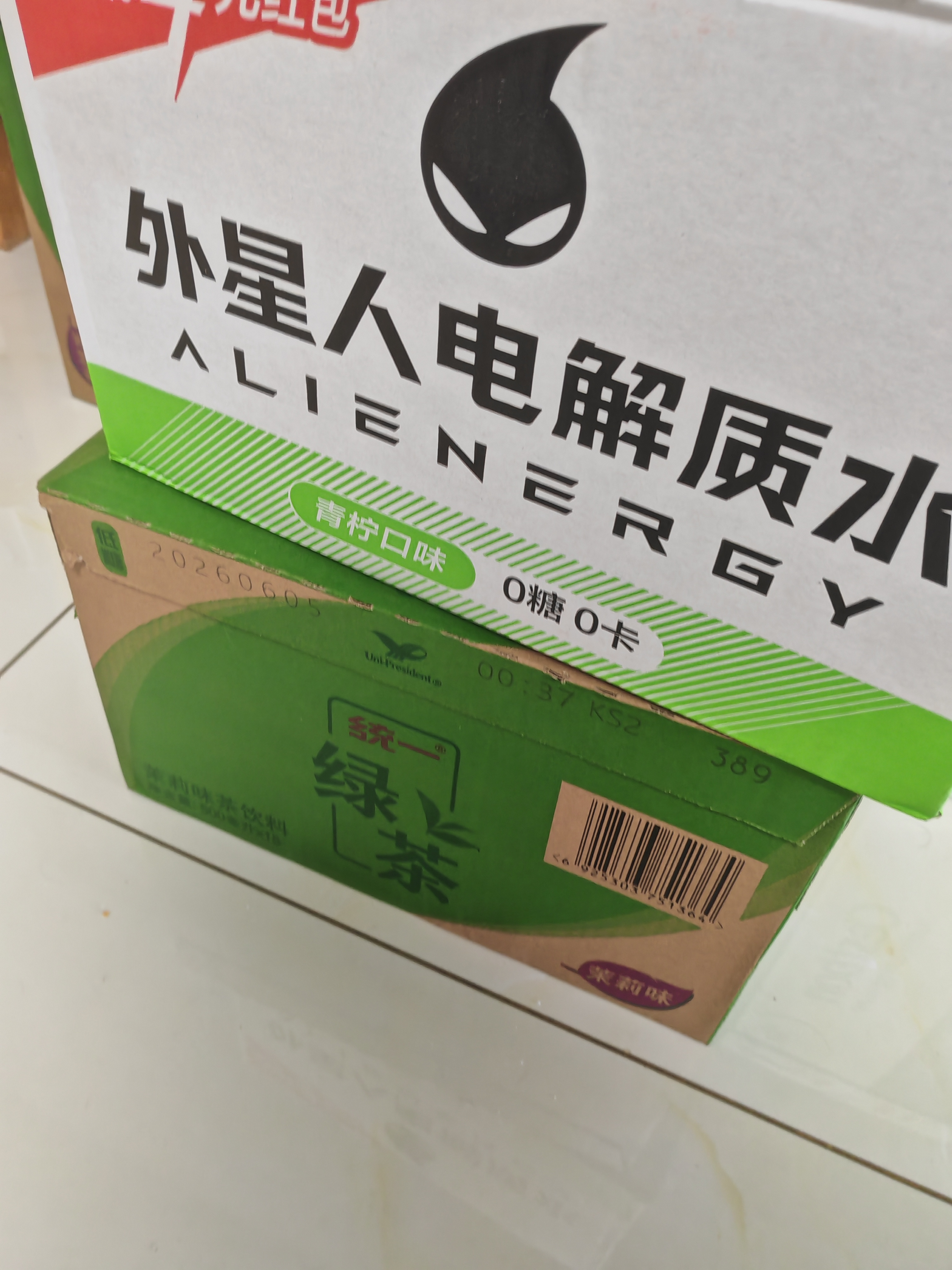 统一 绿茶 500ml*15瓶 茶饮料 整箱装（新老包装随机发货） 实拍图