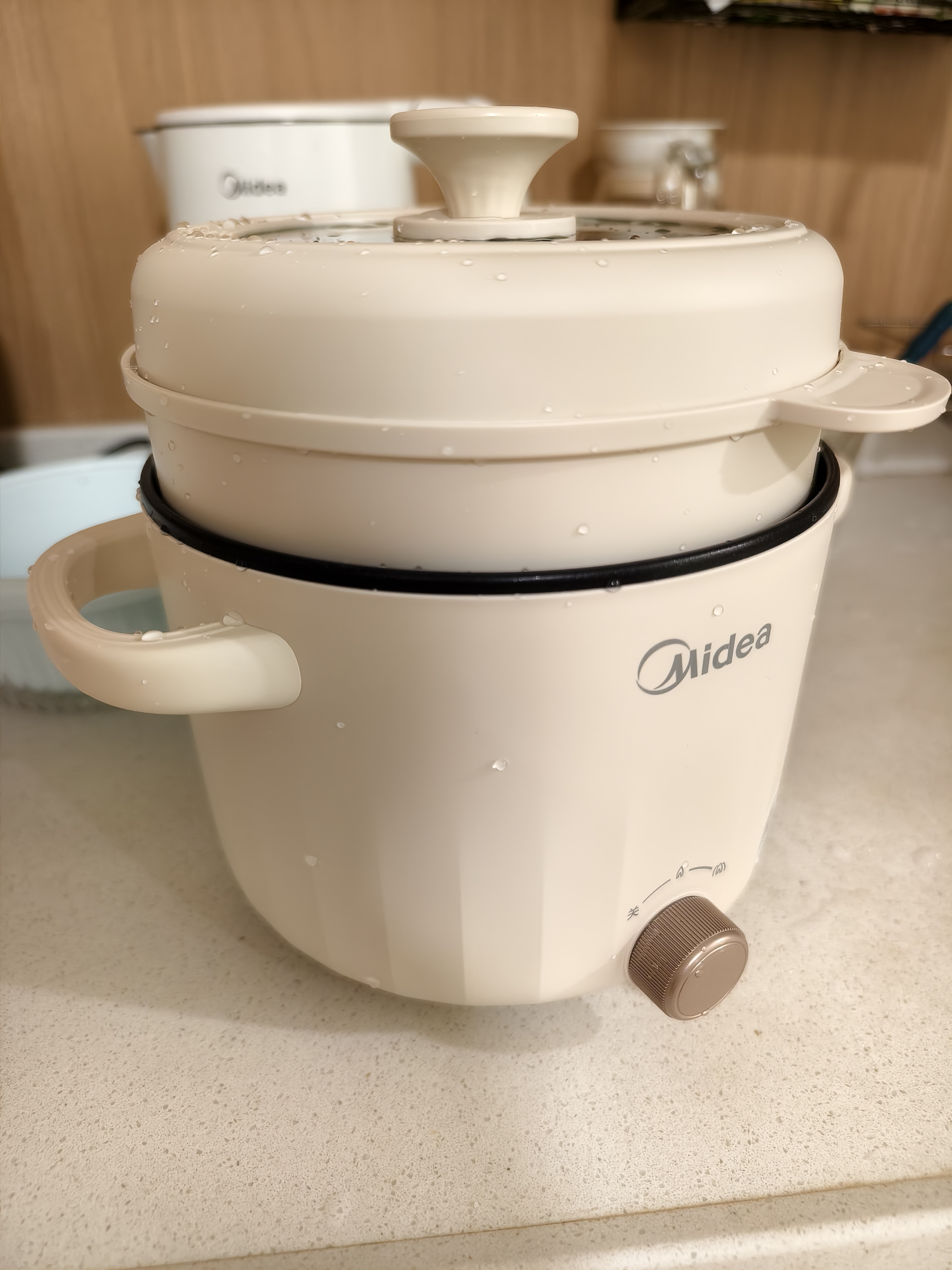 美的（Midea）电煮锅 泡面火锅宿舍小电锅 电蒸锅 多功能家用电热锅 2.6L蒸煮一体 小型2-3人用 配带蒸笼XZE2076 实拍图