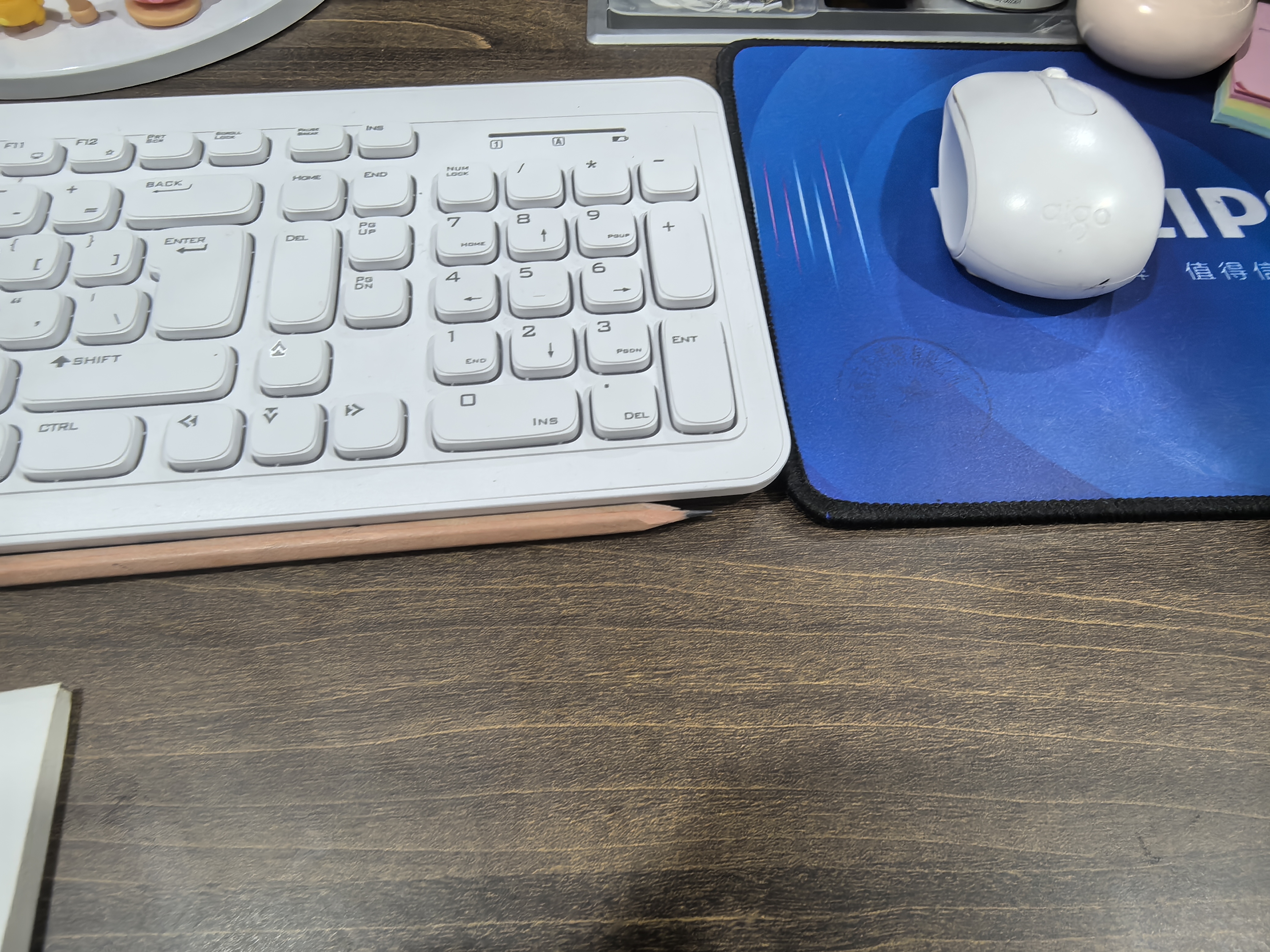 飞利浦（PHILIPS）27英寸台式一体机电脑办公商用主机(酷睿i7-13650HX 16G 512G WIFI蓝牙 3年质保 )B1白 实拍图