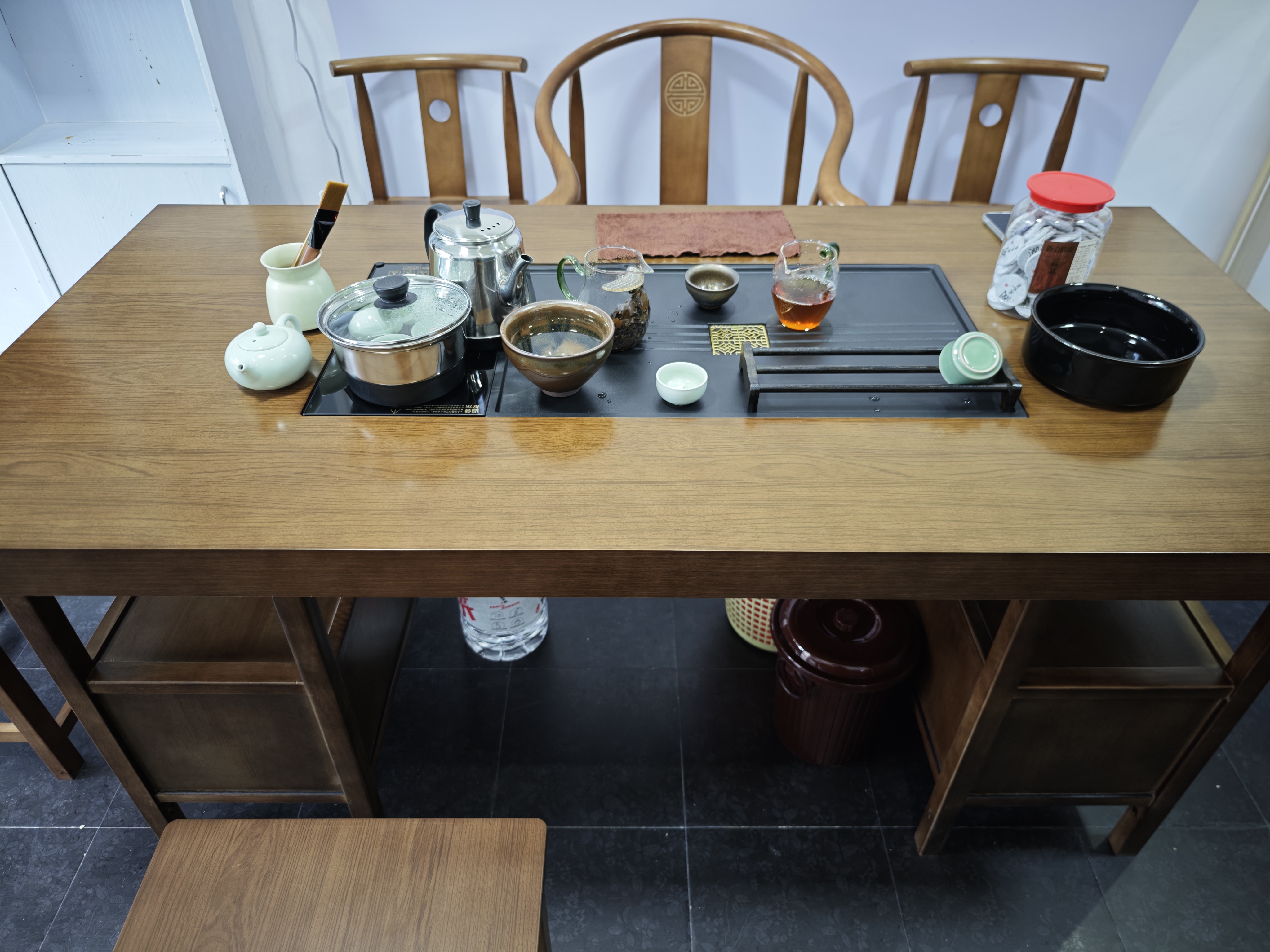 赣荣实木大板茶桌椅组合一桌五椅新中式简约茶几办公室阳台家用泡茶台 抽屉款石盘大板1围椅4月牙椅 1.6米新中式四抽屉款 实拍图