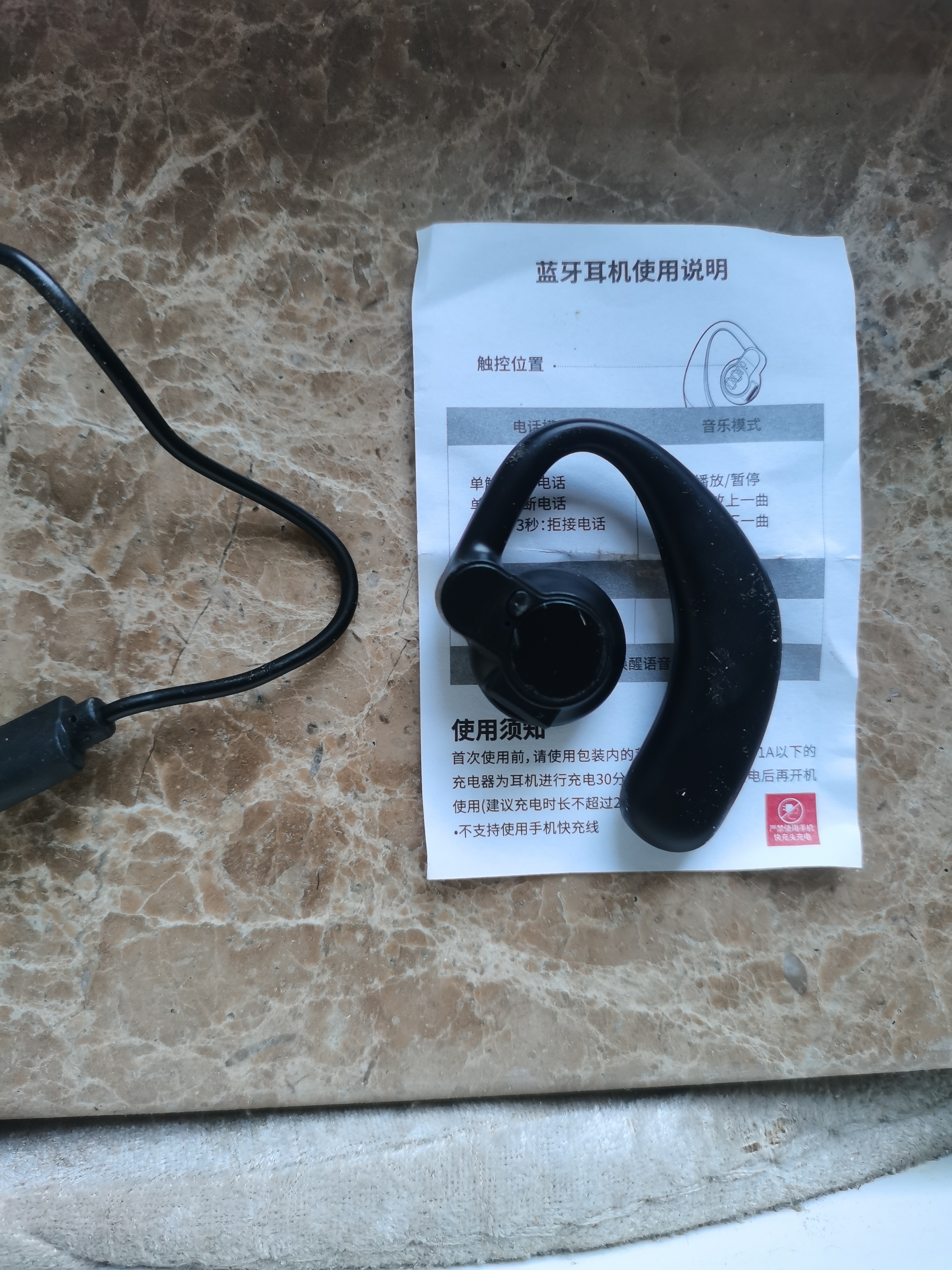 数显单耳无线蓝牙耳机  超长续航 高清通话 挂耳式舒适不入耳运动健身开车户外便携式蓝牙耳机 【经典黑】数显挂耳式单耳 实拍图