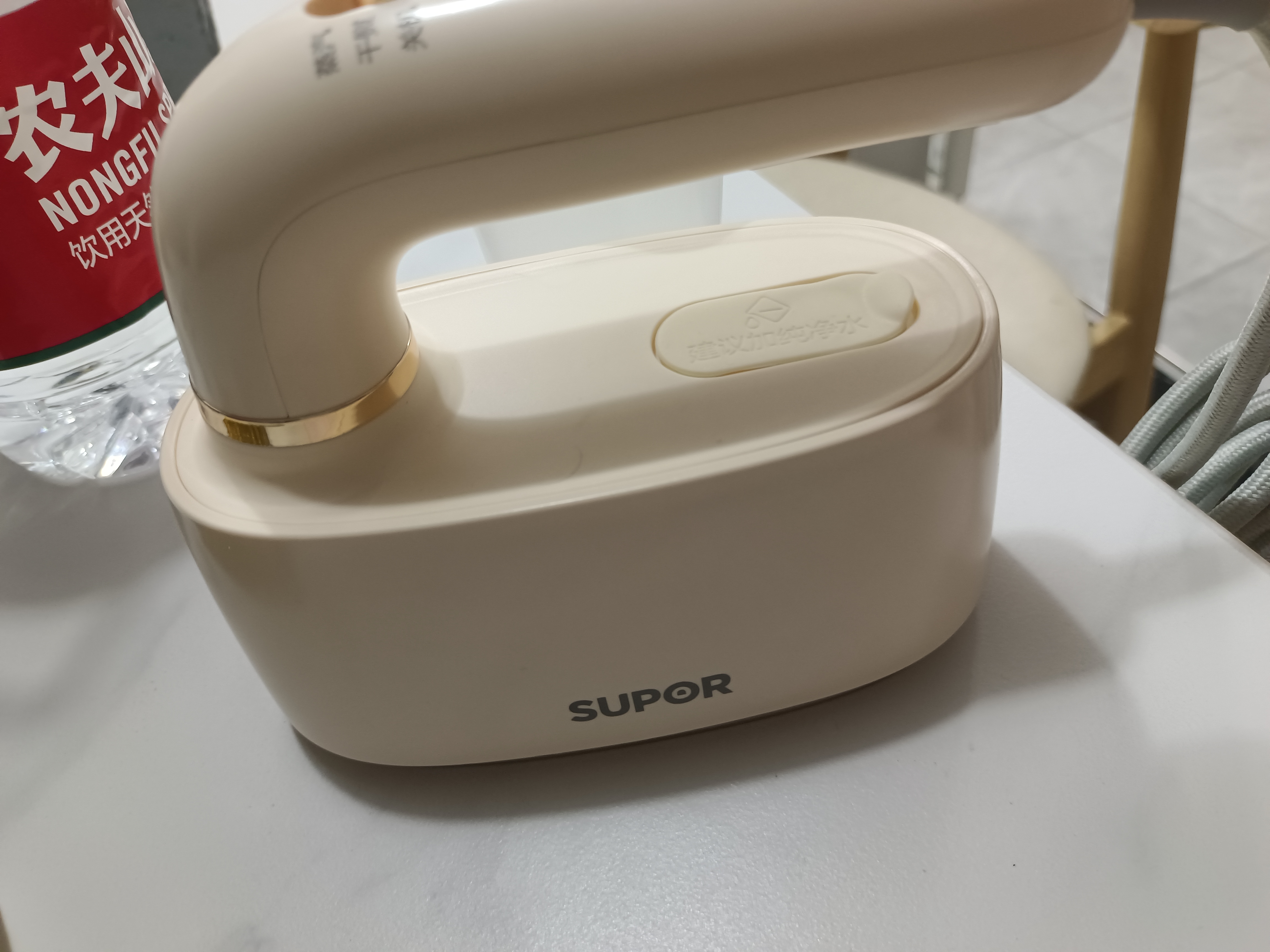 苏泊尔（SUPOR）【微增压】手持挂烫机20g/min大蒸汽100ml水箱家用熨烫机拼豆电熨斗小型便携式915A团购礼物 实拍图