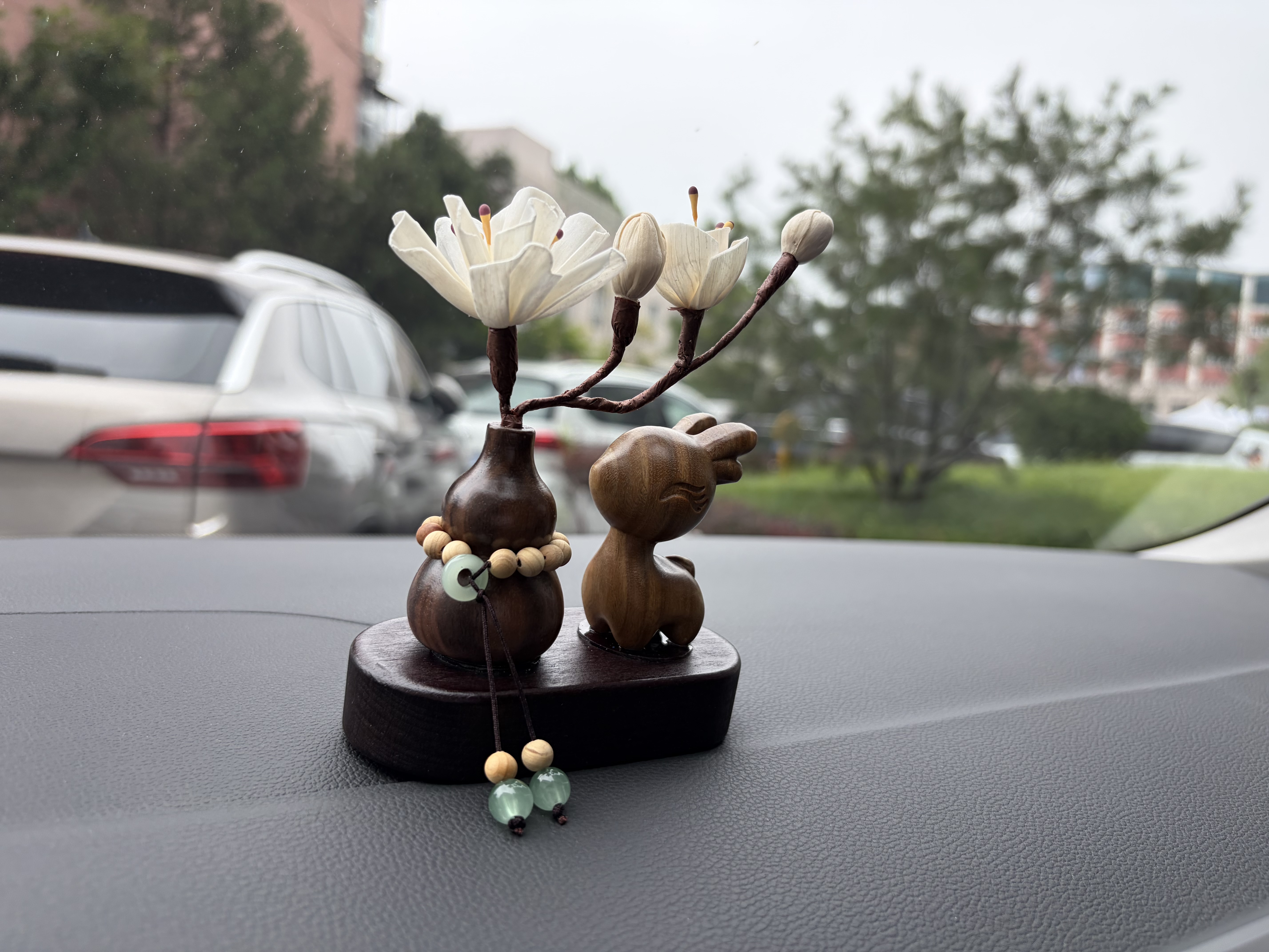 齐选汽车摆件一鹿平安车载香薰中控台车内装饰品新款高档檀木汽车用品 绿檀木平安鹿+胡桃木平安扣葫芦【贈香水】 实拍图