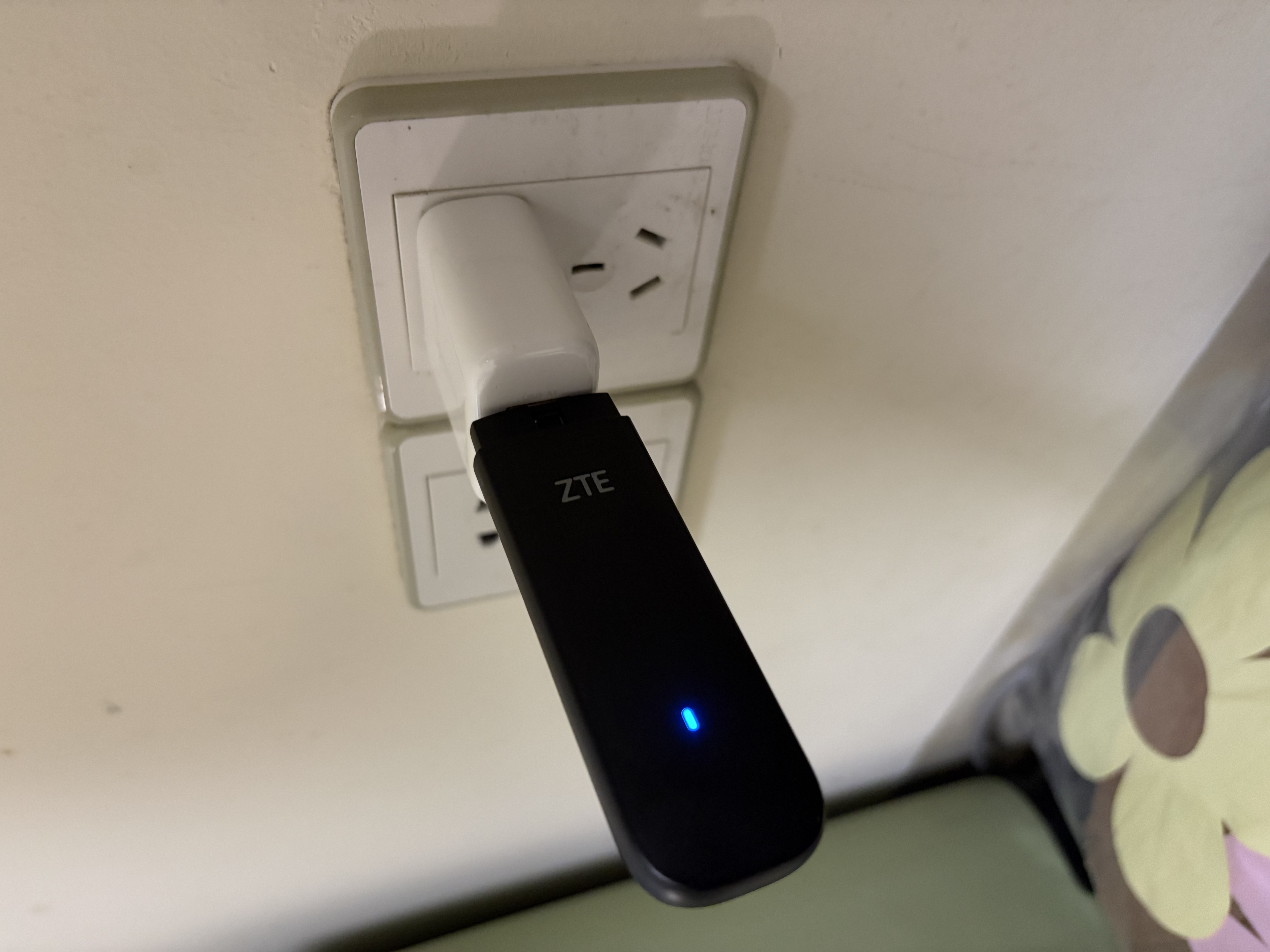 中兴（ZTE）F30 Pro 随身wifi6免插卡移动wifi无线网卡便携式热点4g路由器无限笔记本电脑通用流量2025款 实拍图
