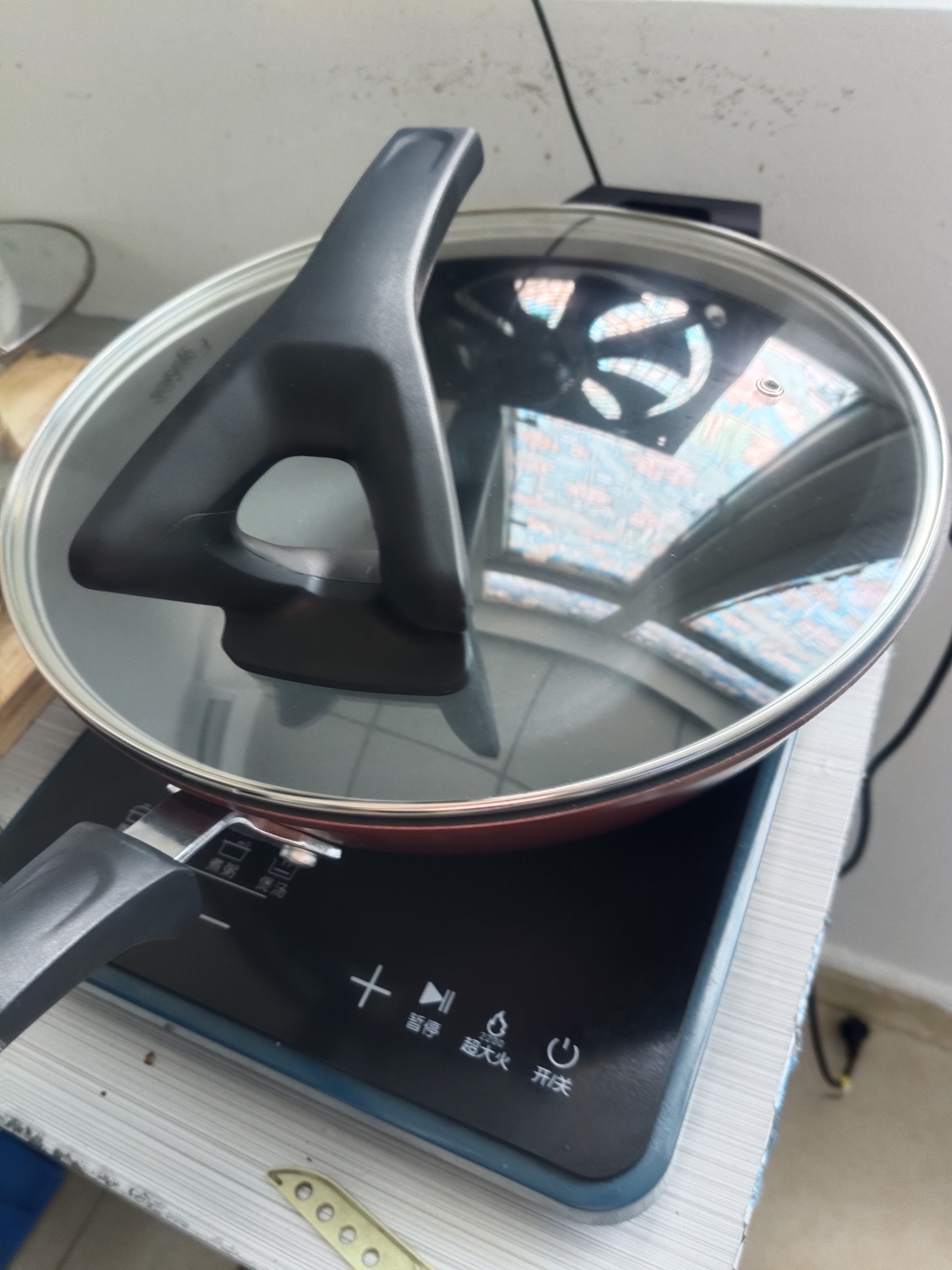 美的（Midea）不粘锅炒锅优钛炒锅平底煎炒锅32cm可立盖仿生荷叶不粘燃磁通用 实拍图
