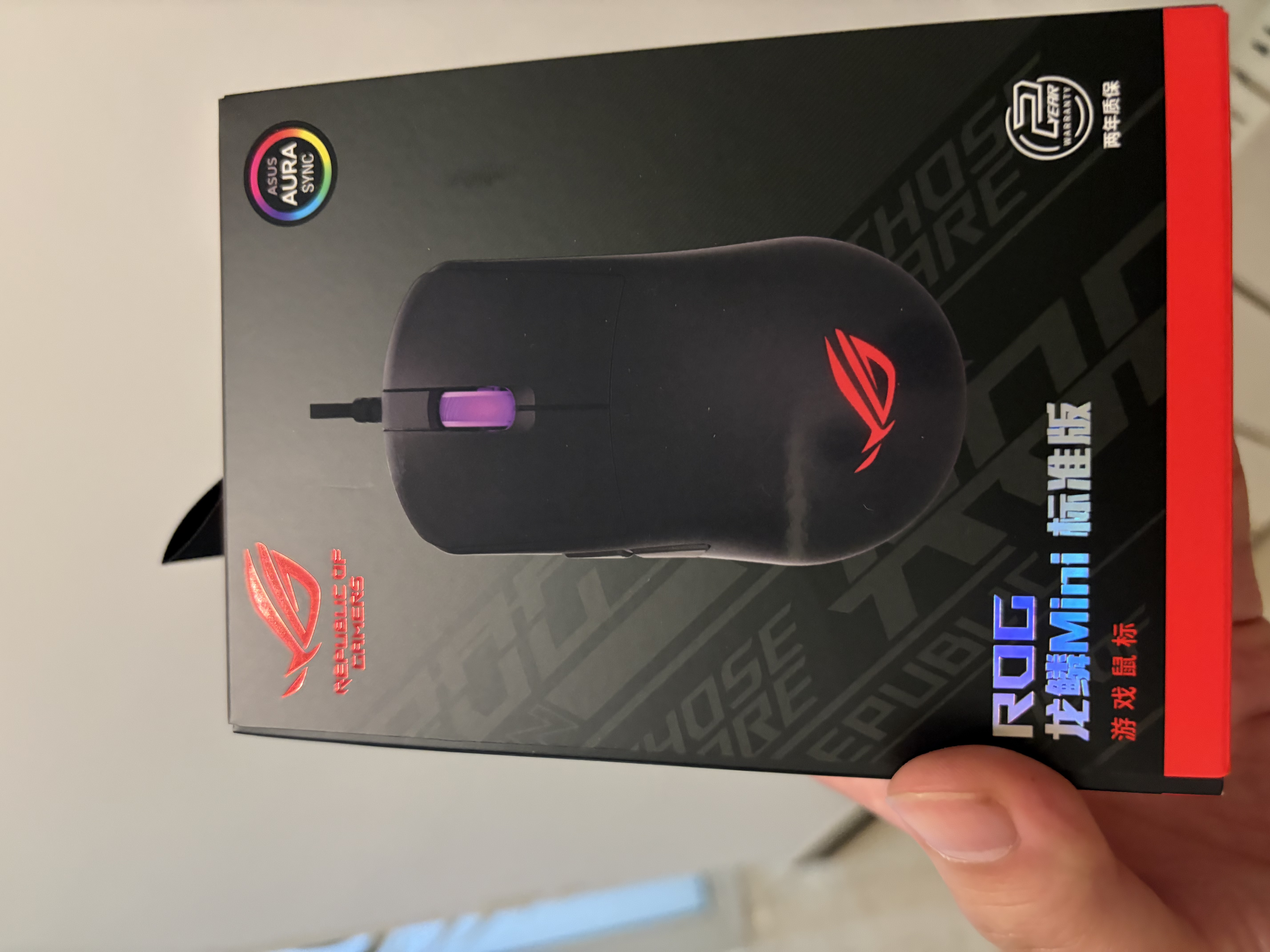 ROG龙鳞Mini标准版 有线鼠标 电竞鼠标 RGB灯效 轻量化设计 可换微动 吃鸡/LOL/CS GO 游戏鼠标 黑色 实拍图