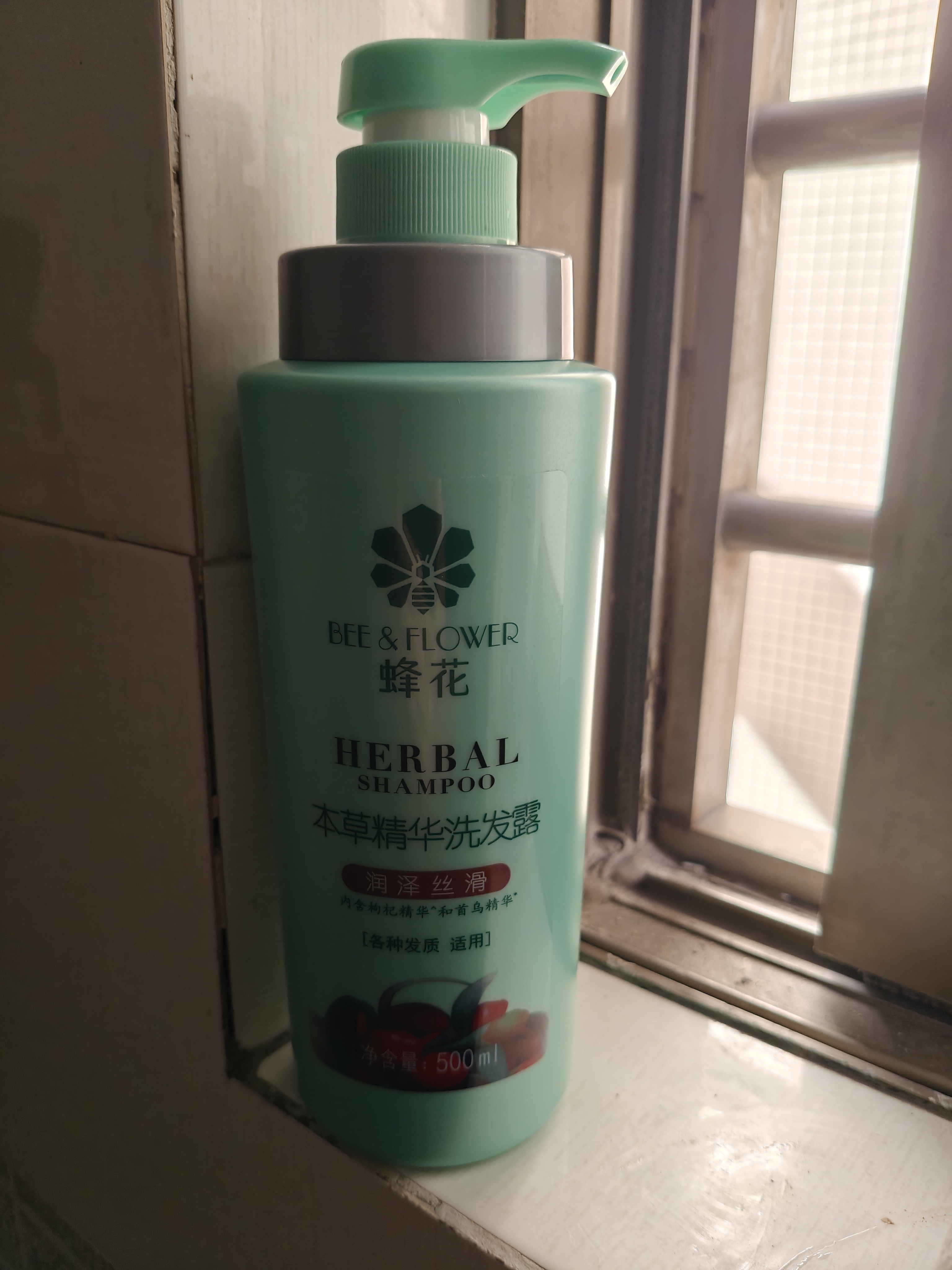 蜂花 本草精华洗发水润泽滋养洗发露损伤改善毛燥干枯分叉500ml 实拍图