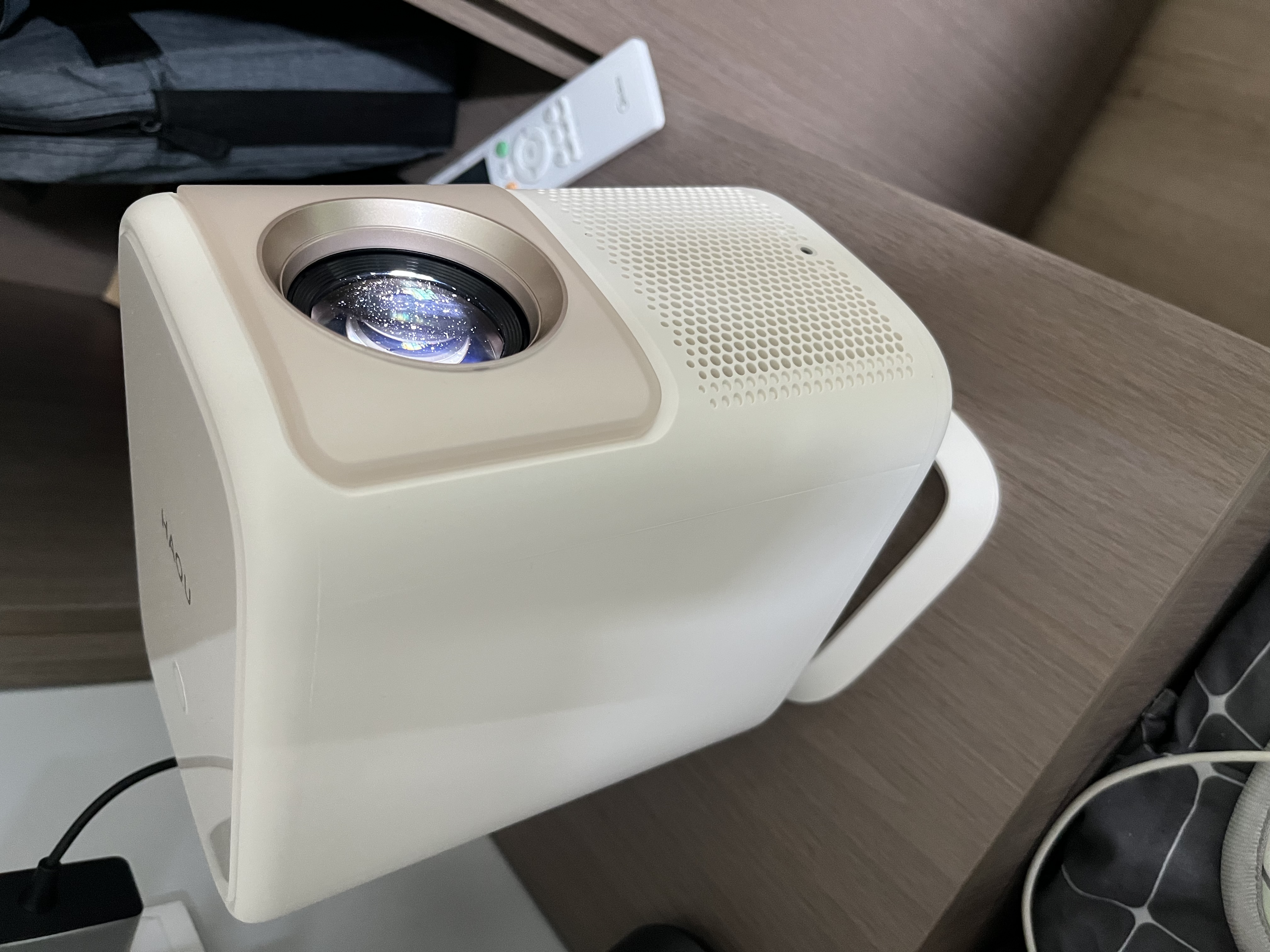哈趣K2 高亮版 云台投影仪 家用便携 1080P高清 家庭影院 卧室游戏宿舍投影仪  亮度升级 实拍图