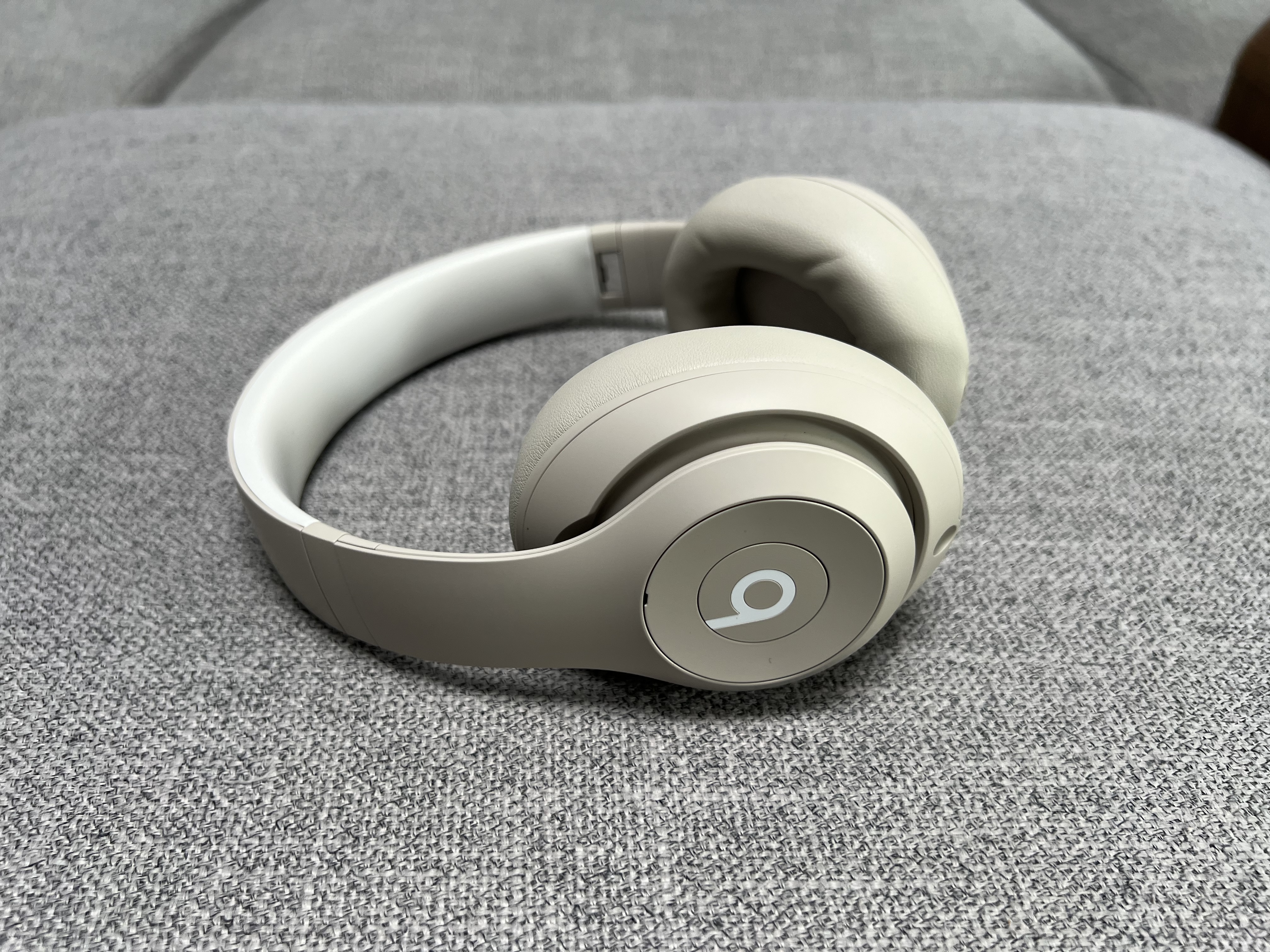 beats Studio Pro 无线头戴式 蓝牙主动降噪耳机 兼容苹果安卓系统 【七夕情人节礼物】 柔沙色 实拍图