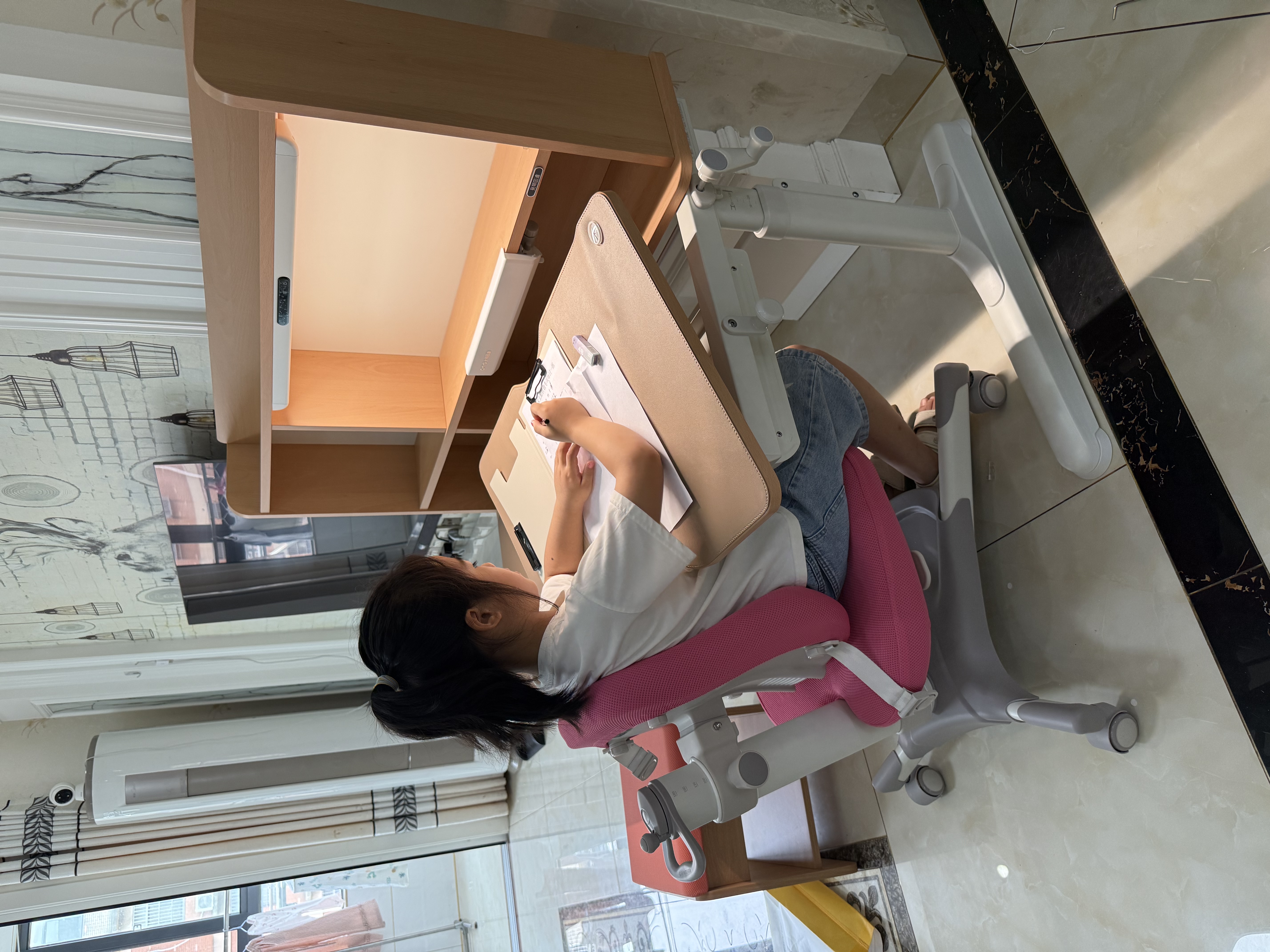 光明园迪灯桌一体儿童学习桌小学生书桌套装可升降写字桌课桌椅悦者120pro 悦者120 pro+A6P卡其+粉椅套 实拍图
