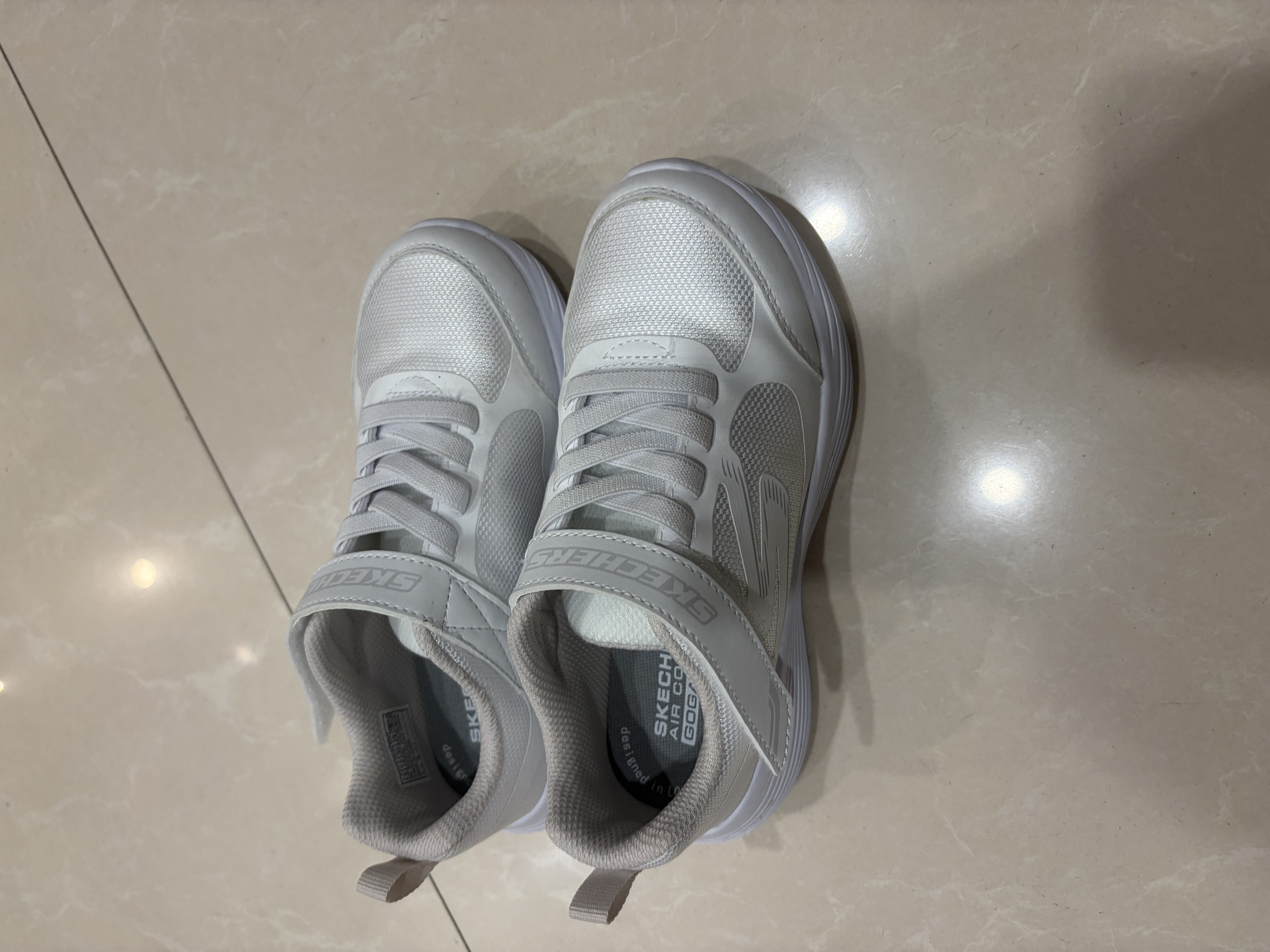 Skechers斯凯奇自营儿童运动鞋女大童跑步鞋轻便减震魔术贴童鞋302429L 实拍图