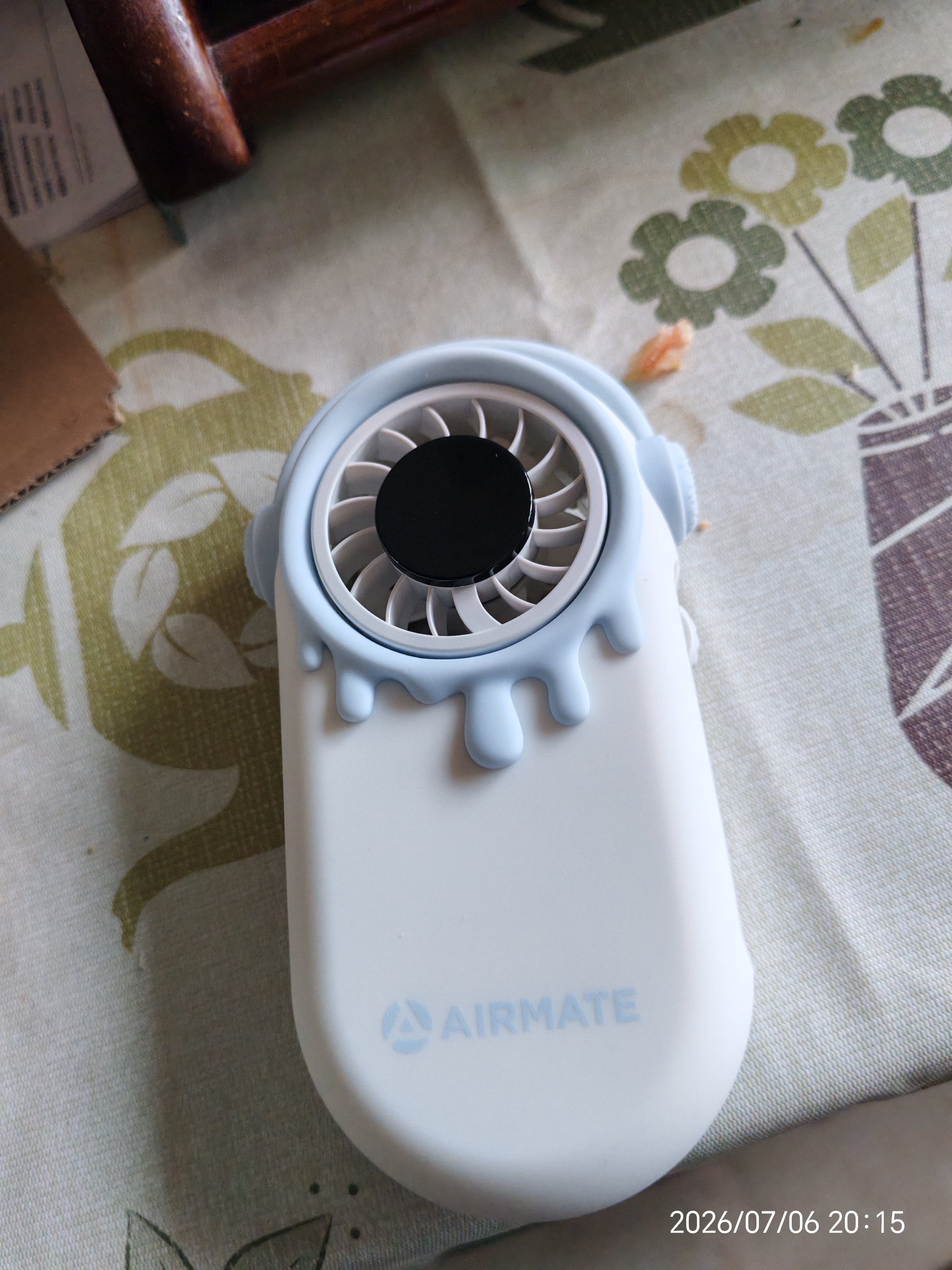 艾美特（AIRMATE）小风扇手持风扇卡片挂脖家用安静轻音婴儿车便携式迷你充电儿童节能户外小型电扇超长续航 FIND1-1 实拍图