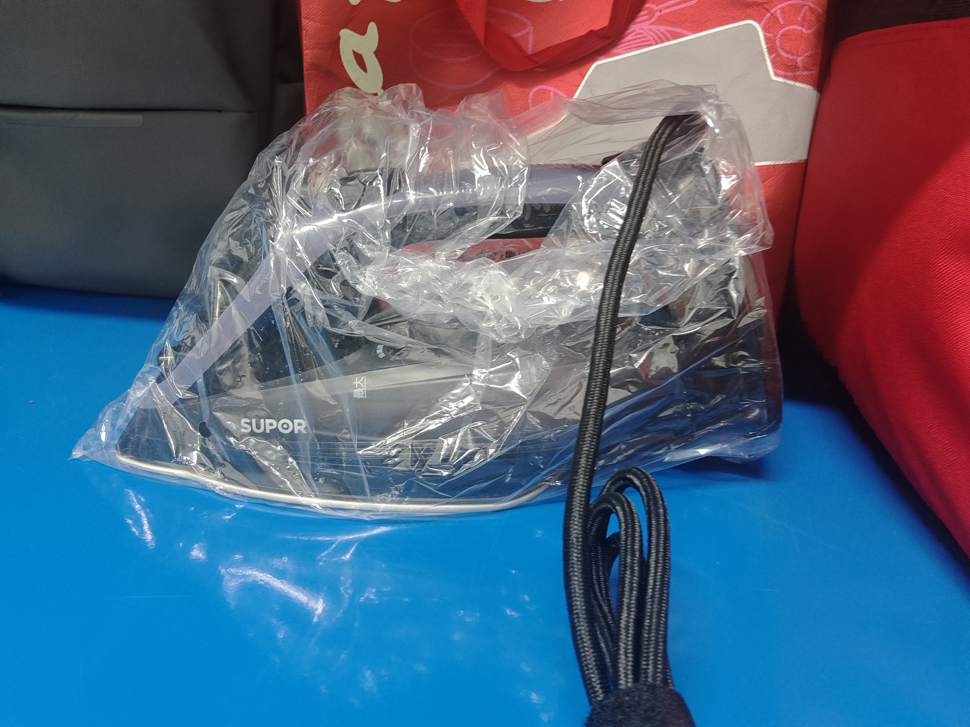 苏泊尔（SUPOR）无线电熨斗100g/min大蒸汽350ml家用大功率小型便携式熨烫机拼豆烫衣服熨被子305A团购礼物 实拍图