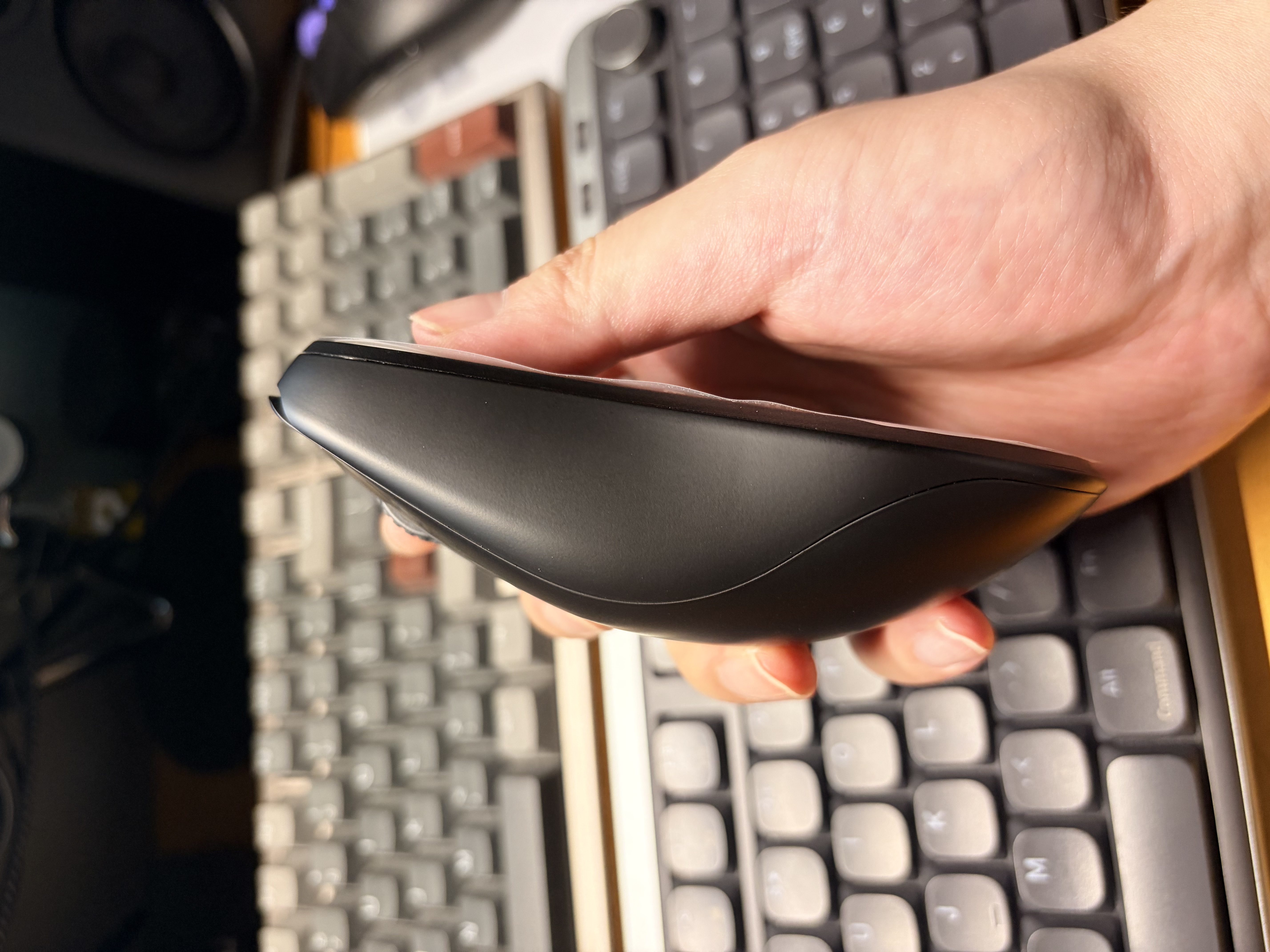卓威ZOWIE FK2-DW 无线鼠标 游戏鼠标 低背设计 cs2吃鸡无畏契约 电竞鼠标 无驱设计 可充电 实拍图