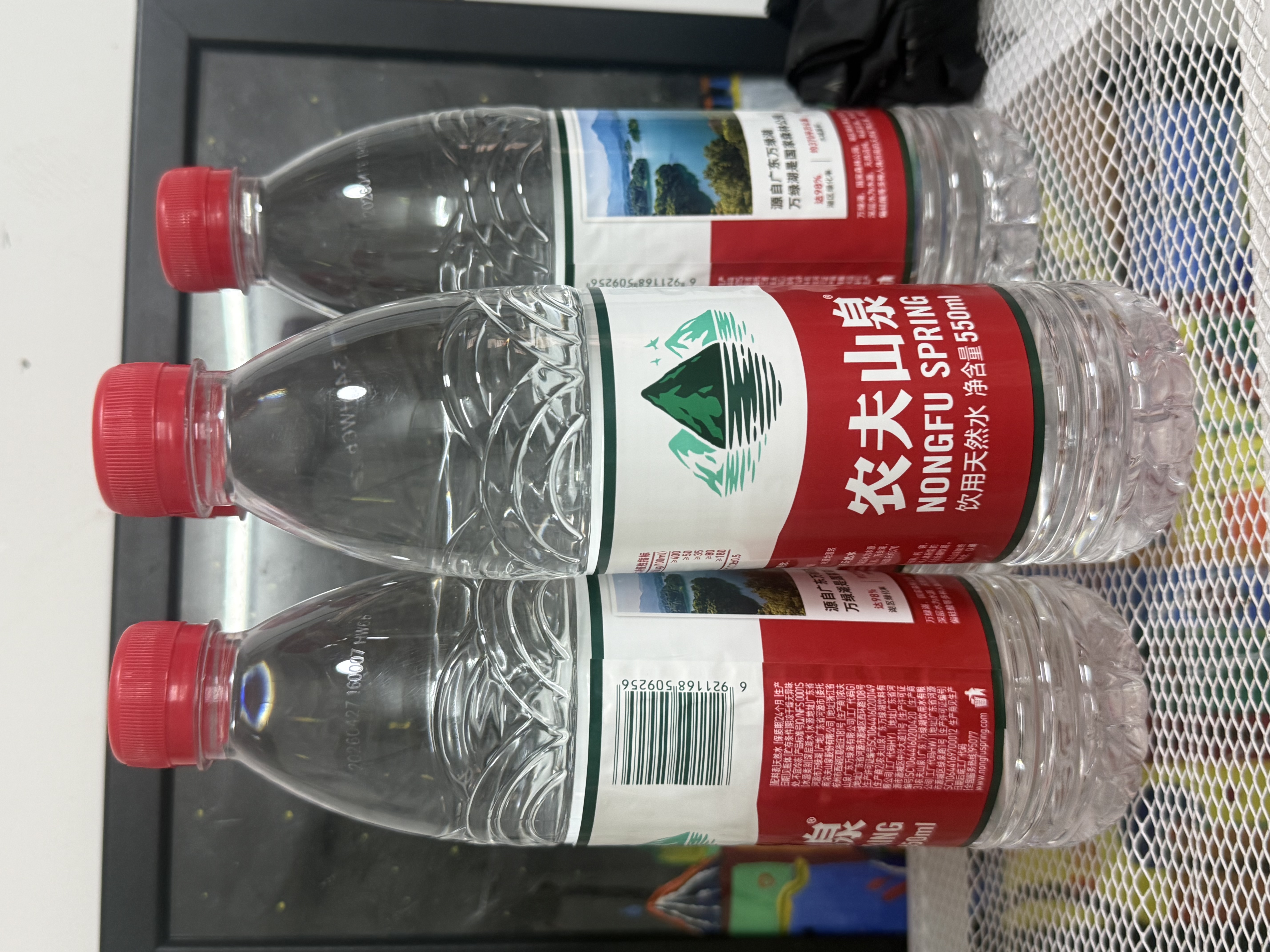 农夫山泉 饮用天然水550ml 实拍图
