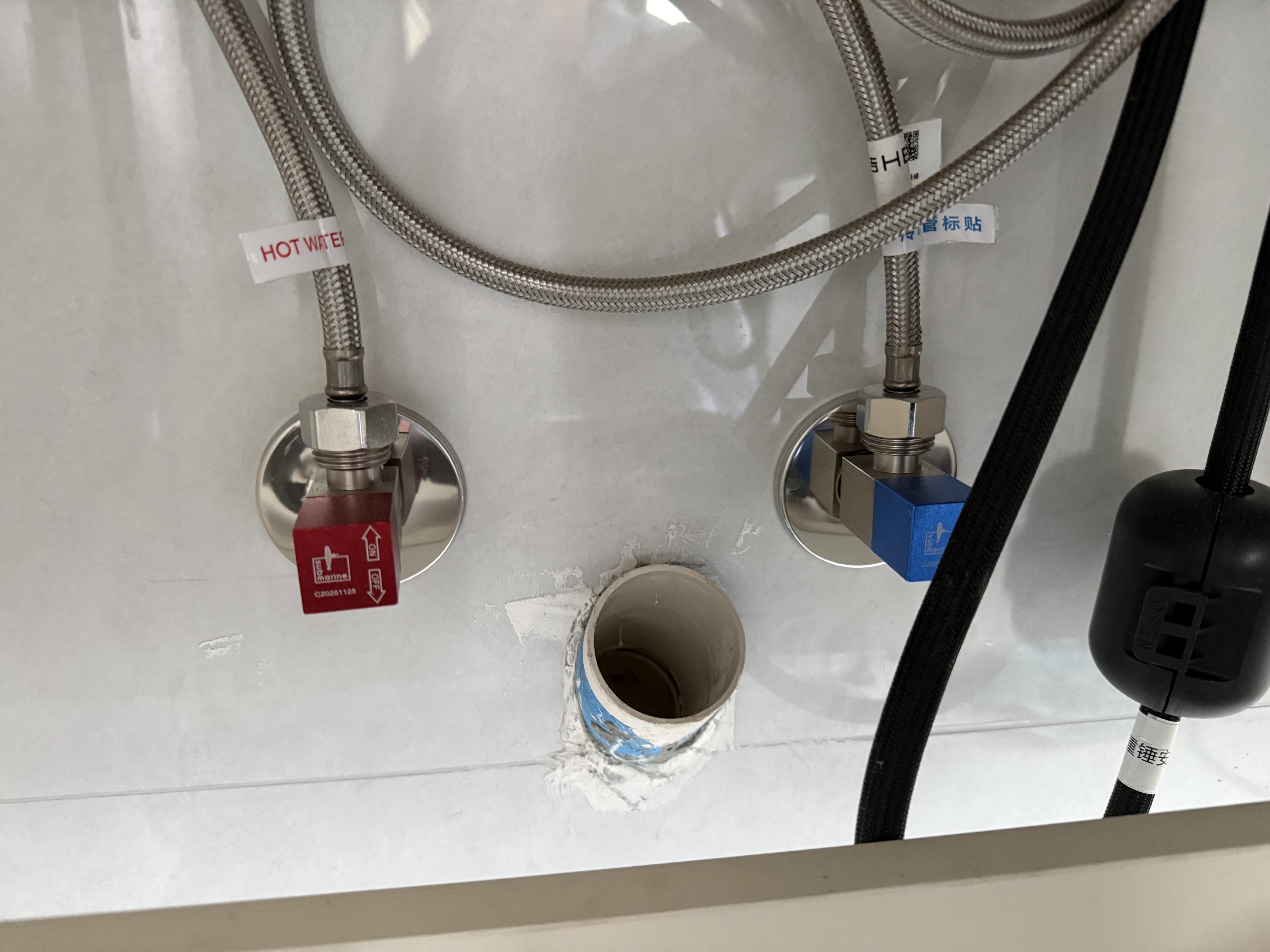 潜水艇（Submarine）F301/2黄铜加厚三角阀八字阀陶瓷阀芯红蓝标国标4分进出水1冷+1热 实拍图